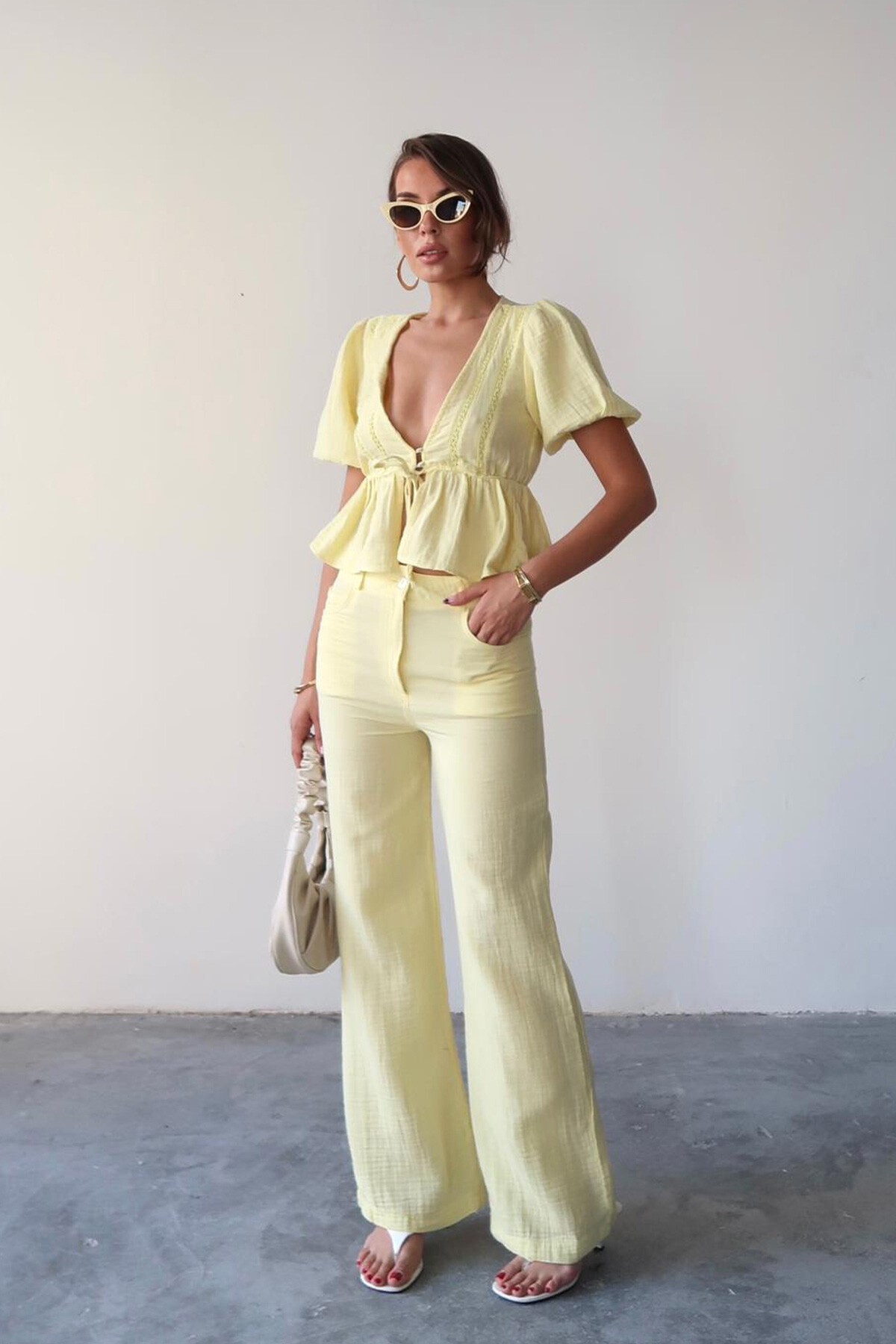 Sarı Beş Cepli Bol Paça Müslin Pantolon