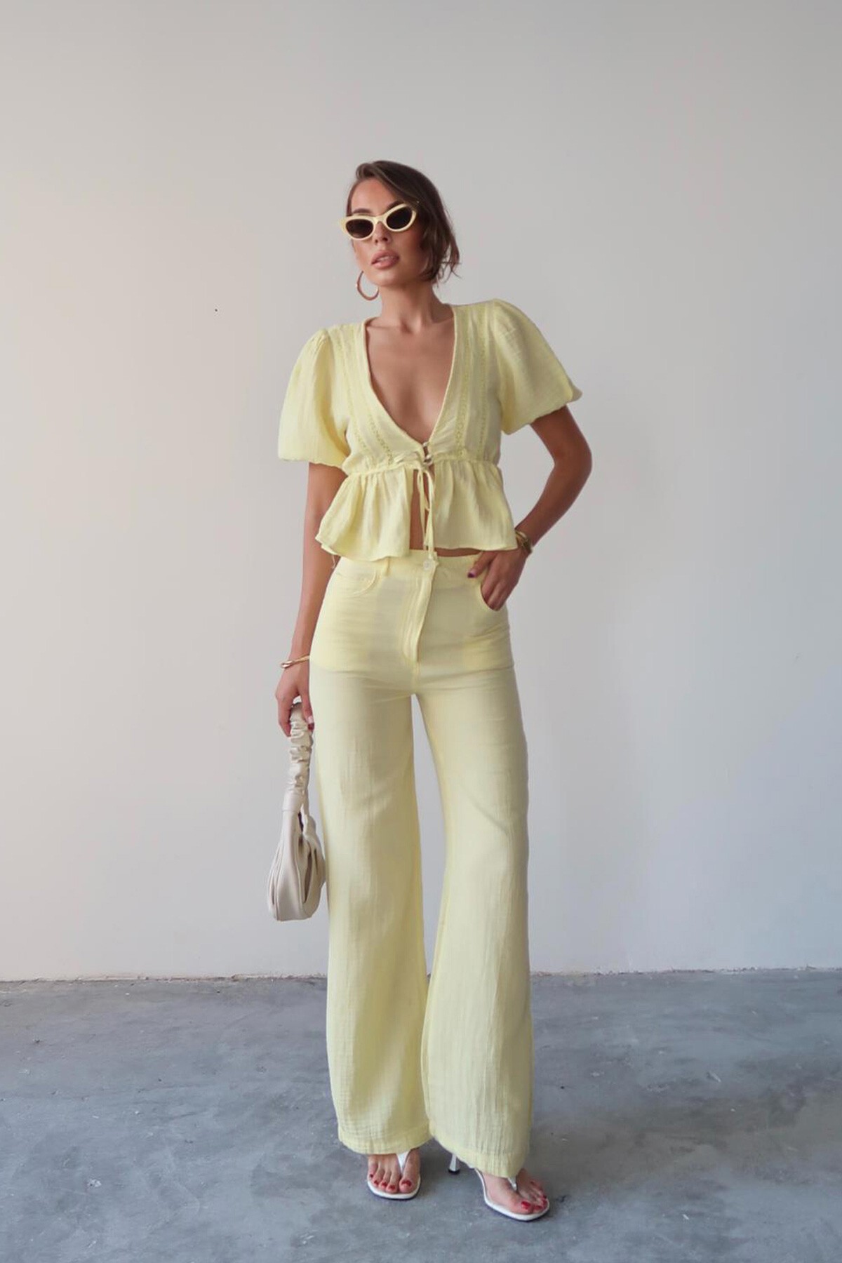 Sarı Beş Cepli Bol Paça Müslin Pantolon