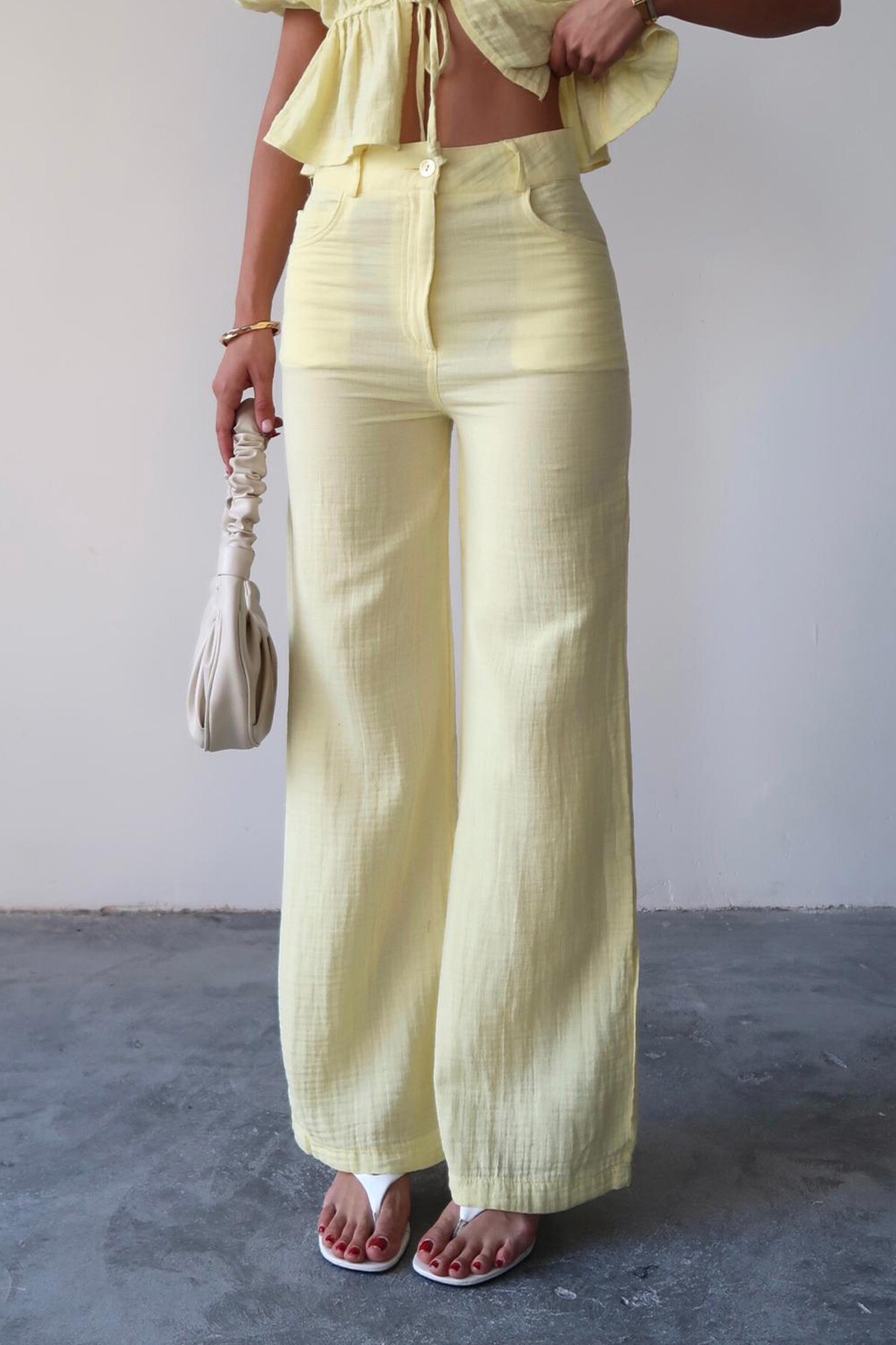 Sarı Beş Cepli Bol Paça Müslin Pantolon