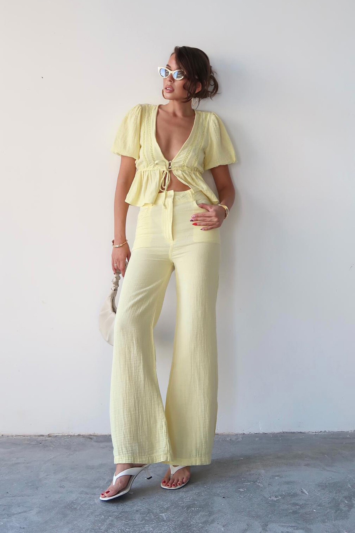 Sarı Beş Cepli Bol Paça Müslin Pantolon