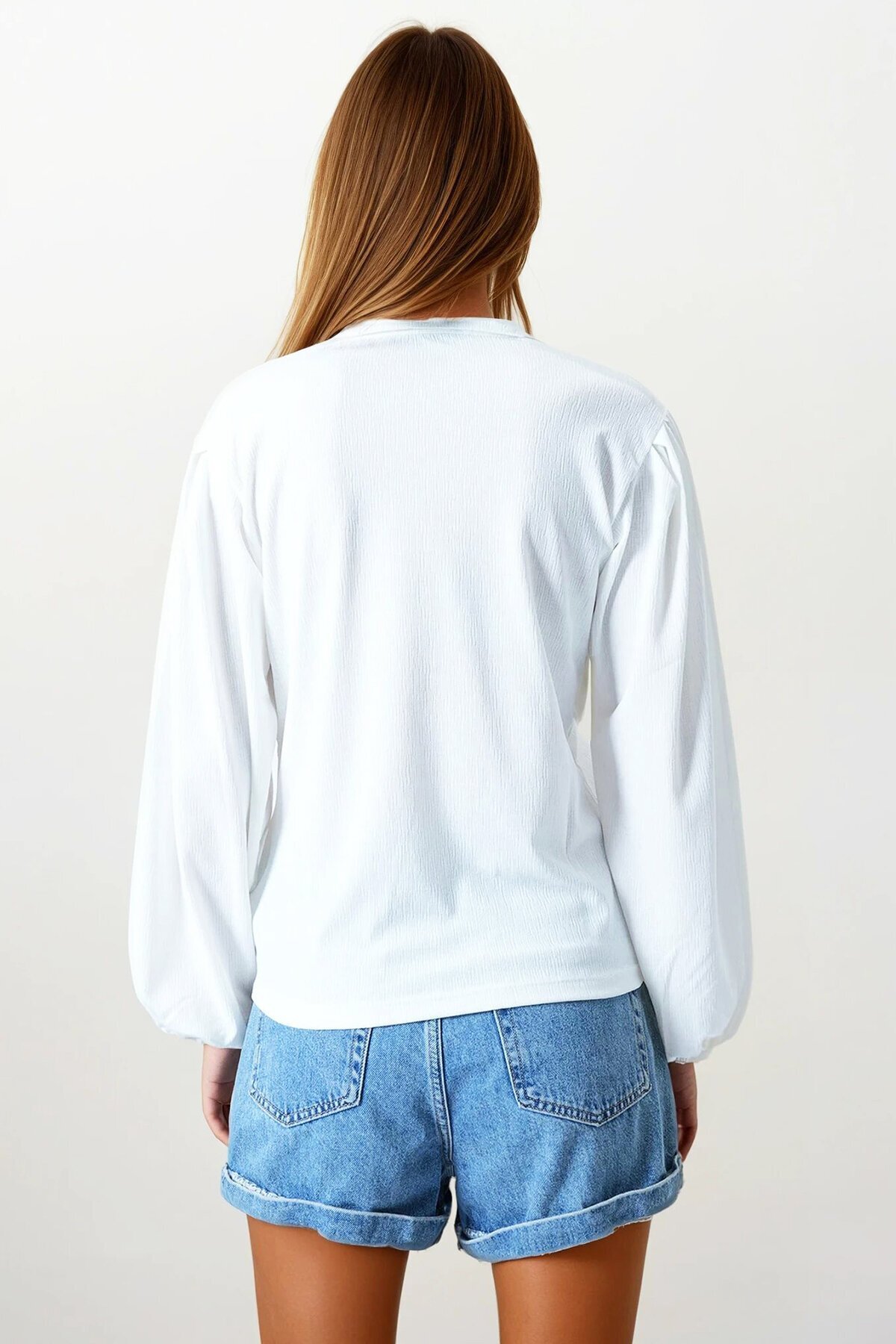 Beyaz Hakim Yaka Önü Düğmeli Balon Kol Dokulu Gömlek Bluz