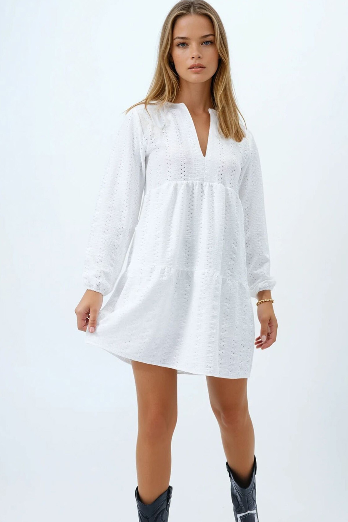 Beyaz V Yaka İçi Astarlı Kat Kat Volanlı Fisto Elbise