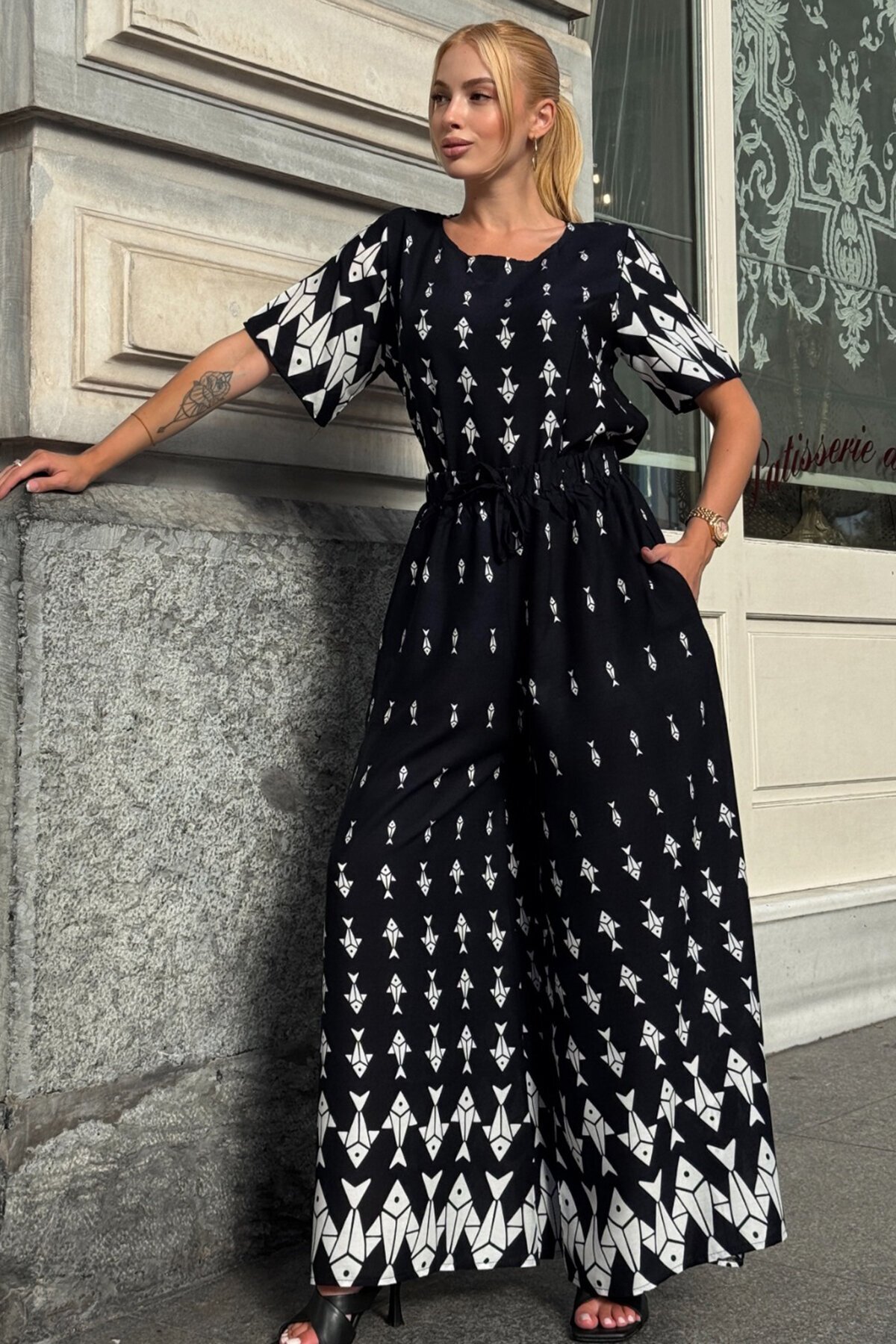 Ekru Bisiklet Yaka Desenli Bluz Ve Pantolon Takım