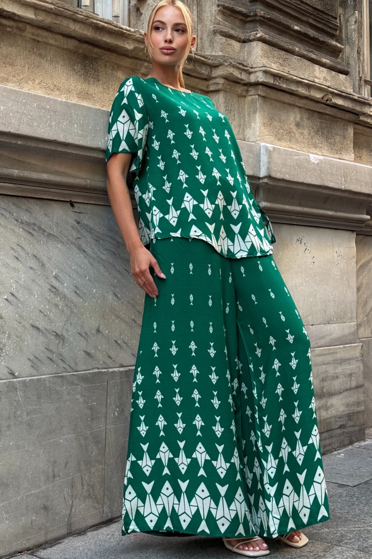 Yeşil Bisiklet Yaka Desenli Bluz Ve Pantolon Takım