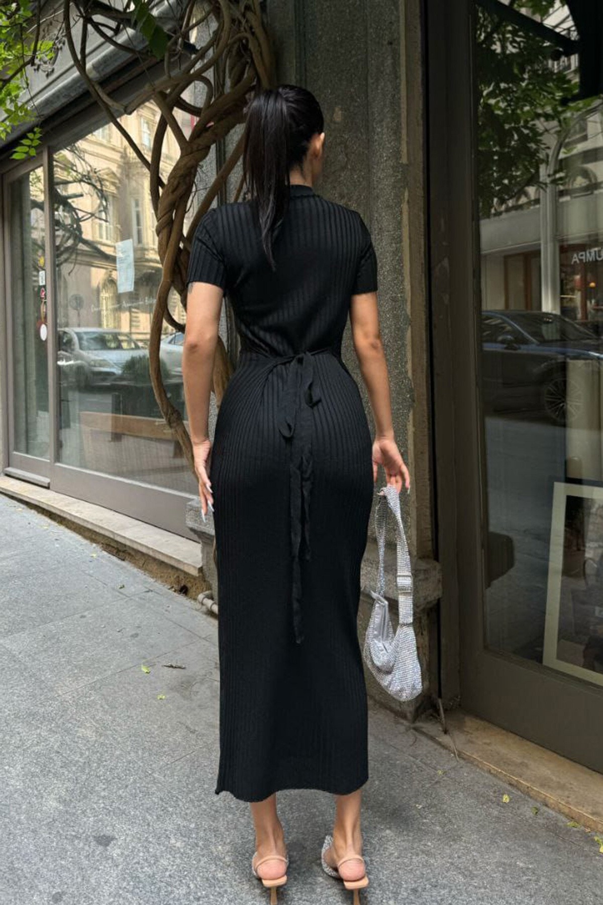 Siyah Bisiklet Yaka Kısa Kollu Fitilli Midi Boy Triko Elbise