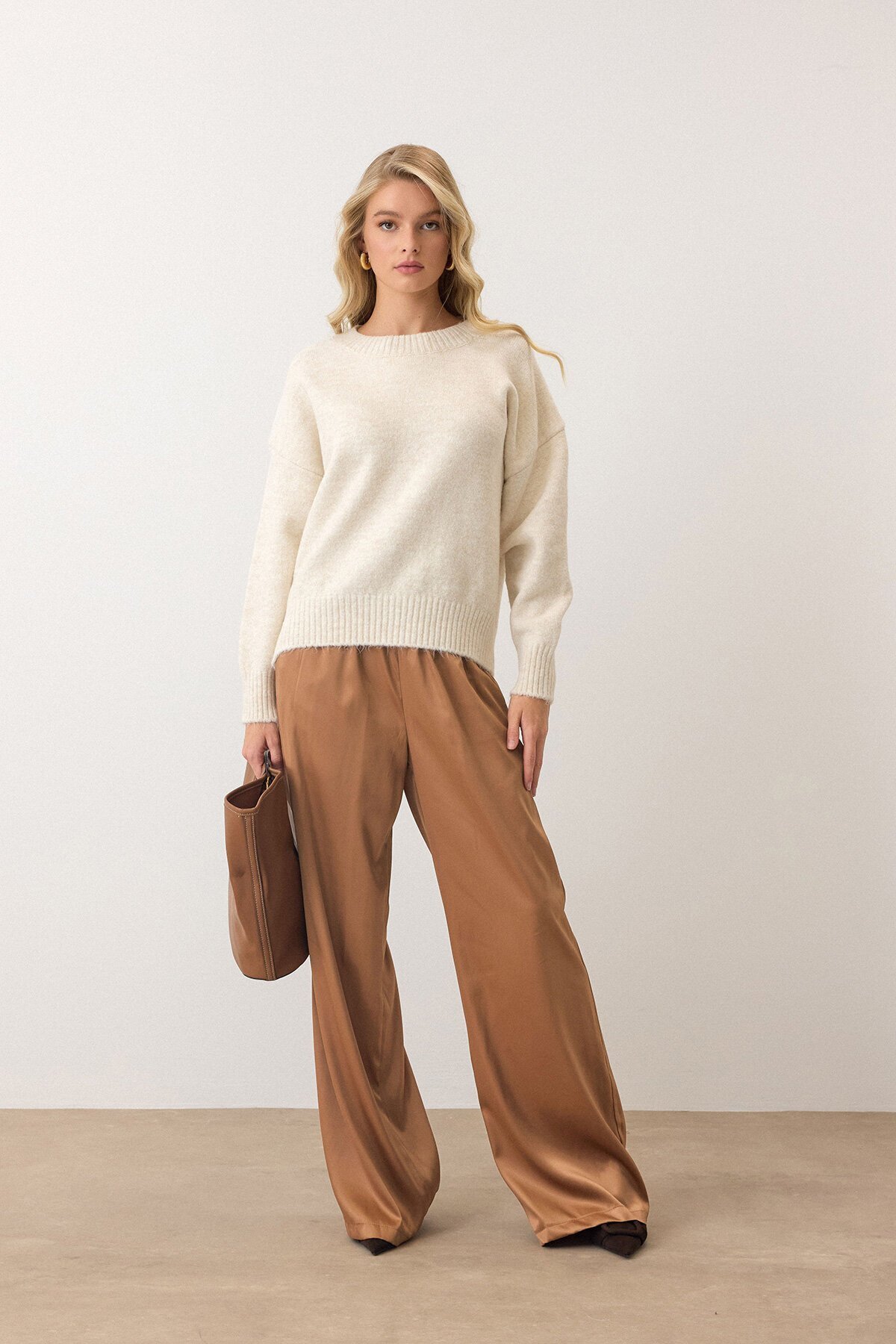 Krem Bisiklet Yaka Oversize Triko Kazak