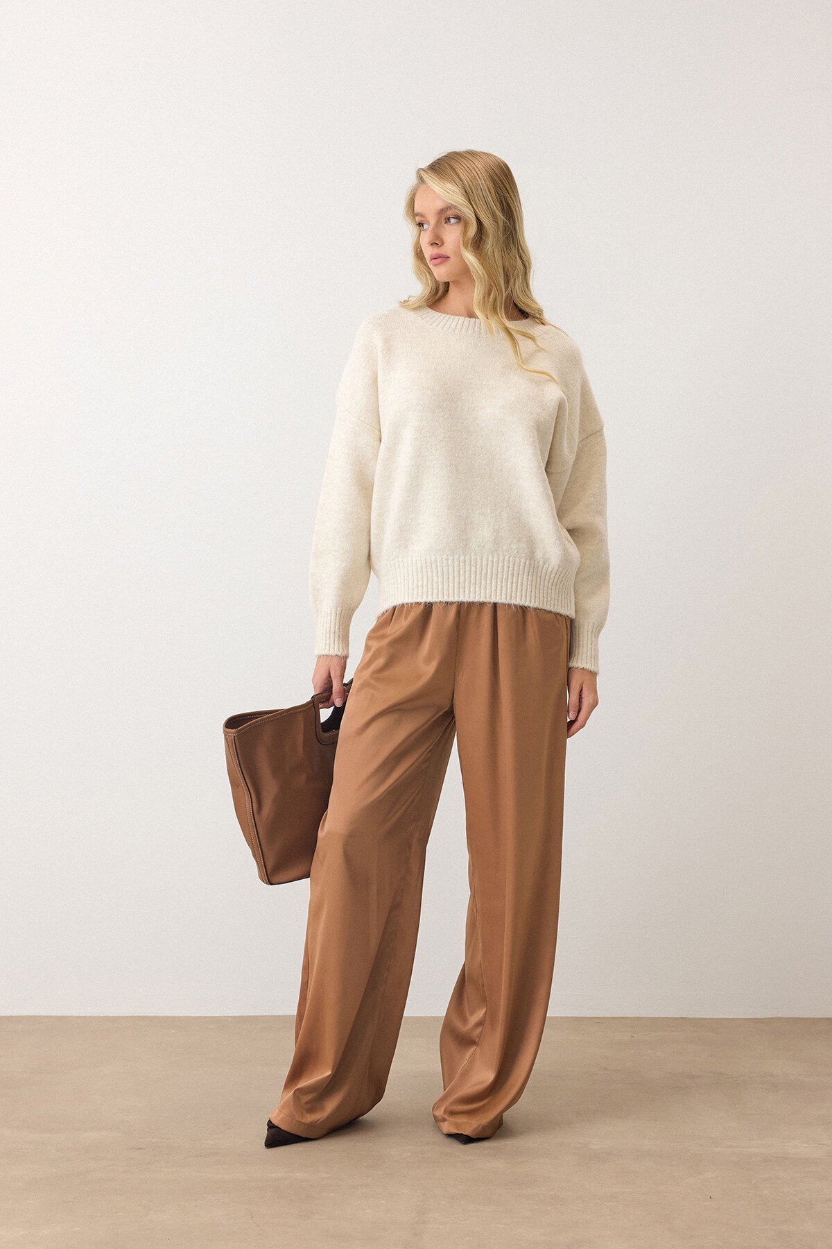 Krem Bisiklet Yaka Oversize Triko Kazak