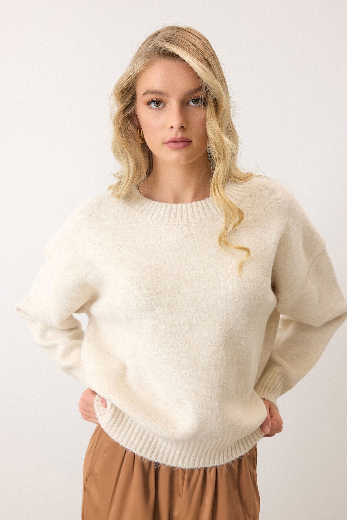 Krem Bisiklet Yaka Oversize Triko Kazak