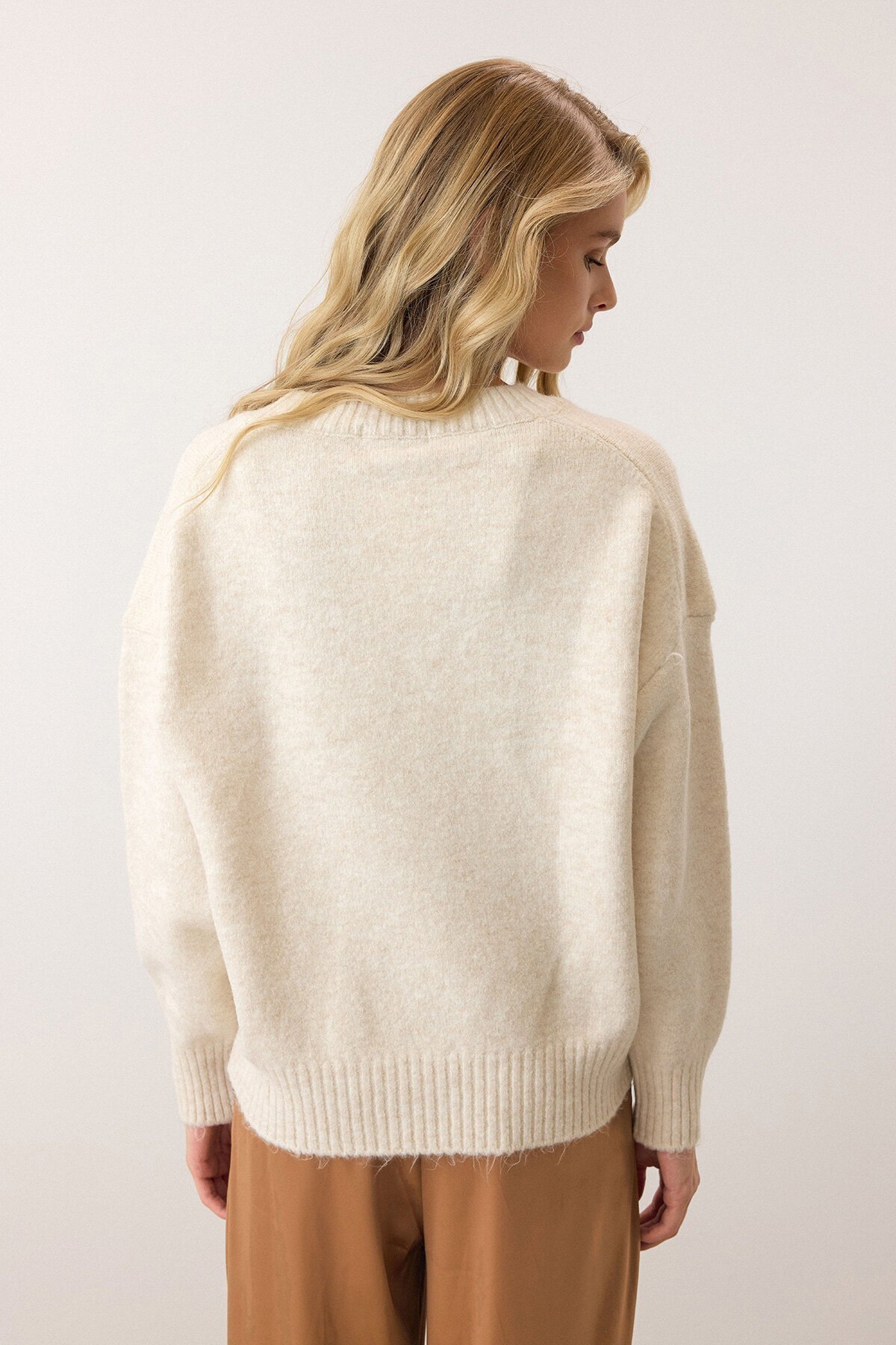 Krem Bisiklet Yaka Oversize Triko Kazak