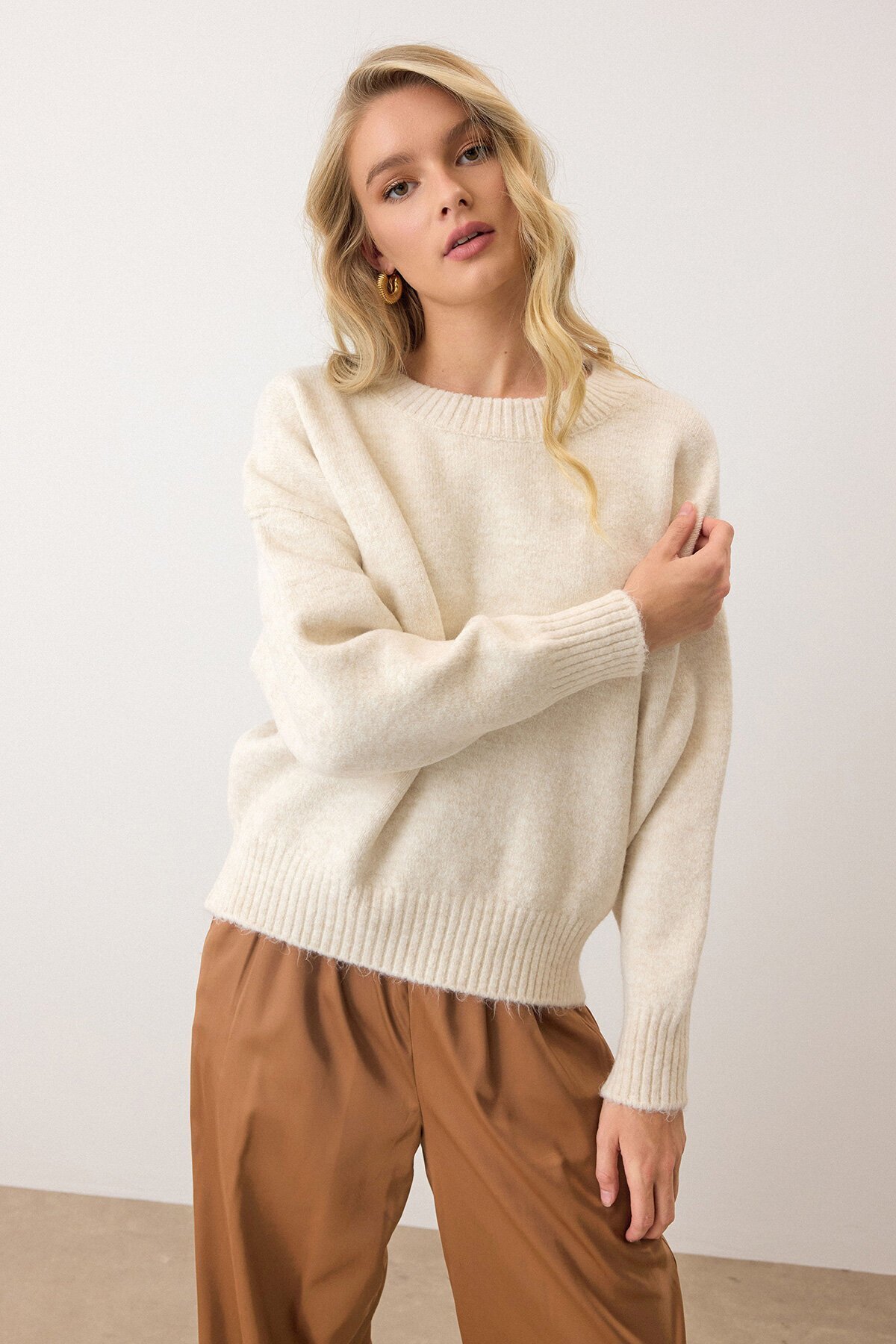 Krem Bisiklet Yaka Oversize Triko Kazak