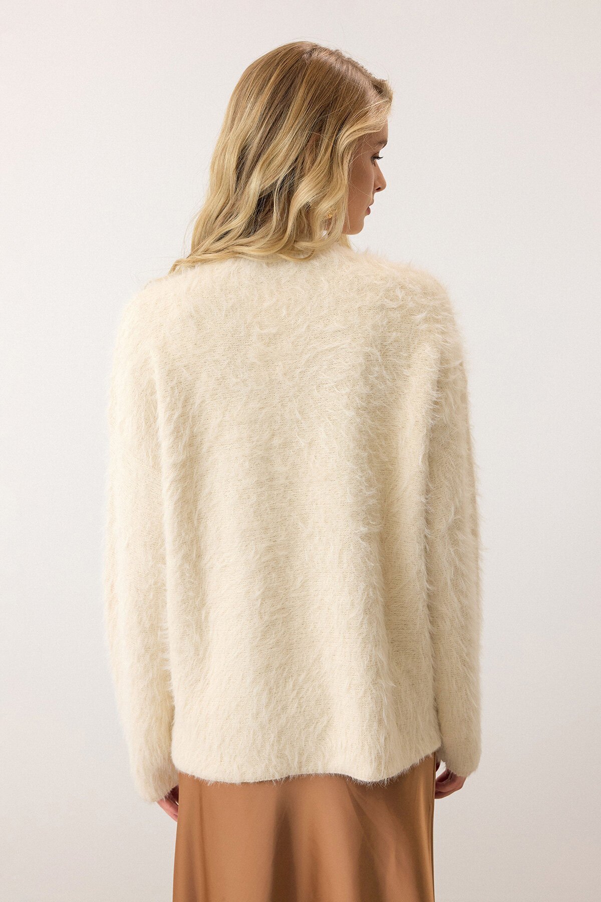 Krem Bisiklet Yaka Uzun Kollu Tüylü Triko Kazak