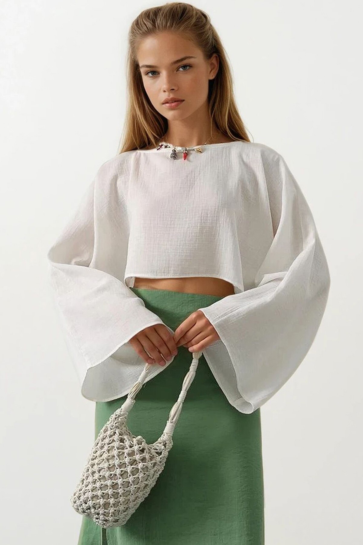 Beyaz Bisiklet Yaka Yarasa Kollu Crop Bluz