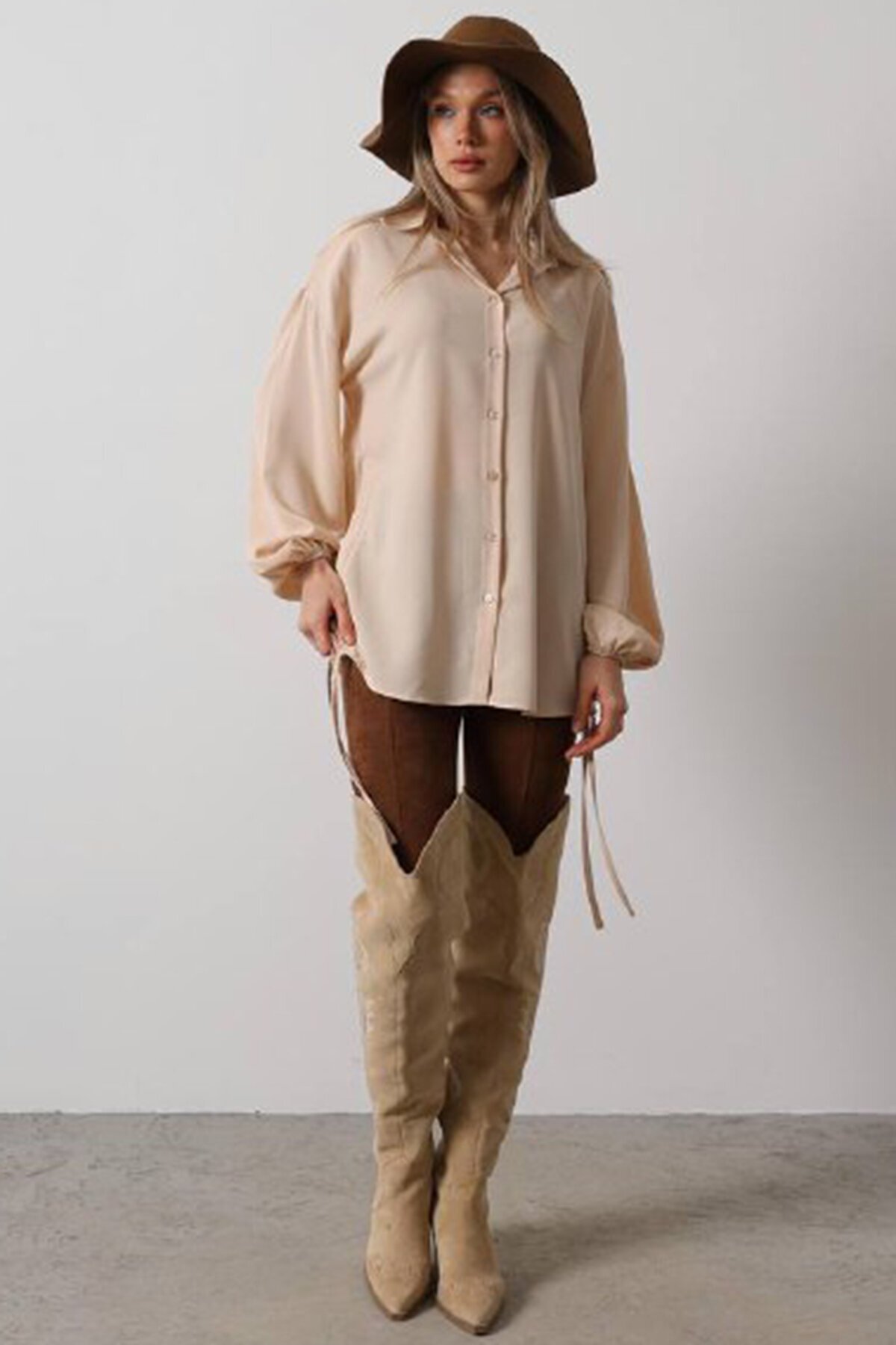 Taş Yanları Büzgülü Kolu Lastikli Aerobin Gömlek 