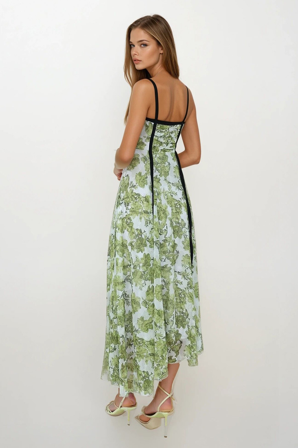 Yeşil Biyeli İp Askılı V Yaka Midi Boy Çiçekli Elbise