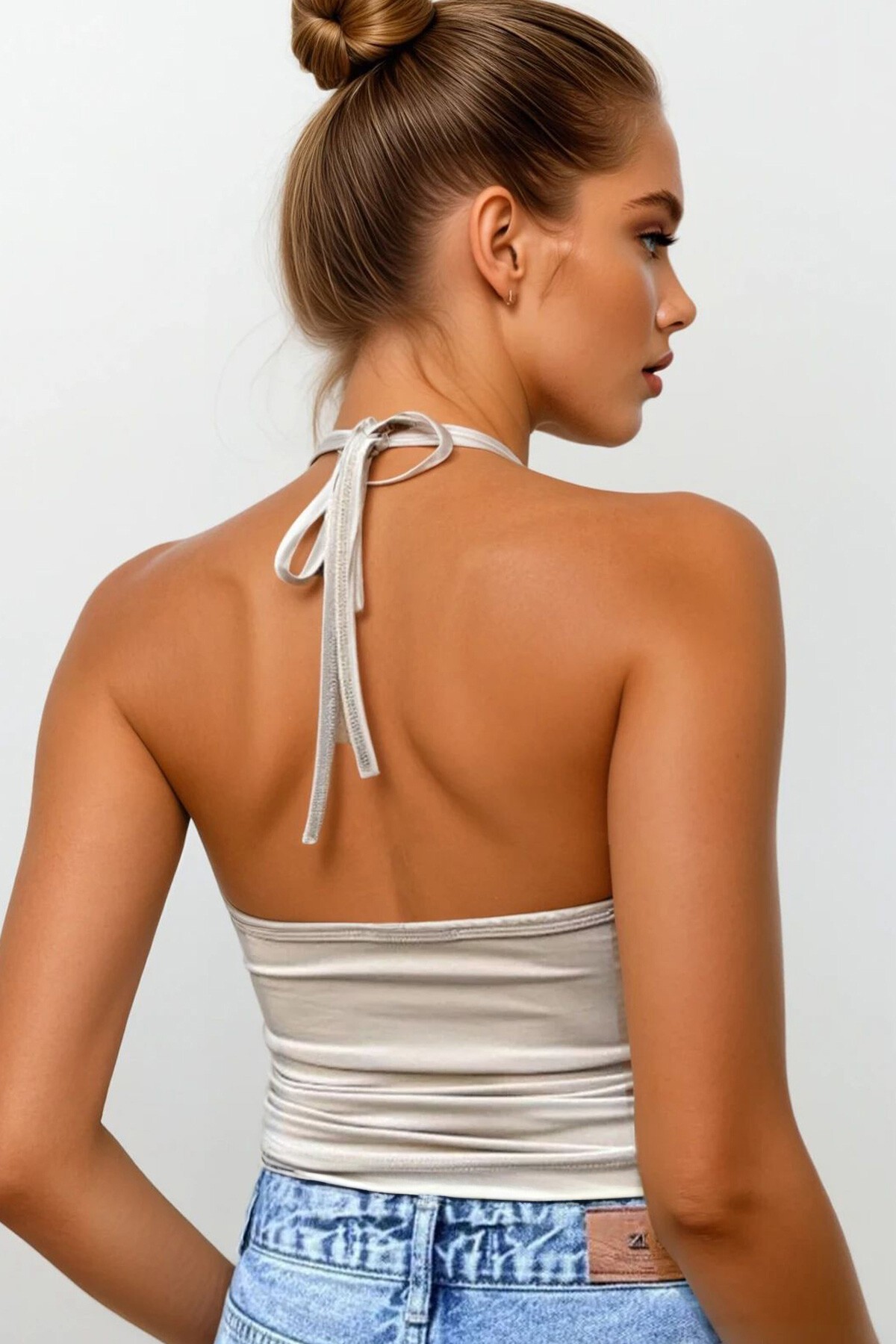 Krem Boyundan Bağlamalı Askılı Büzgü Detaylı Crop Bluz