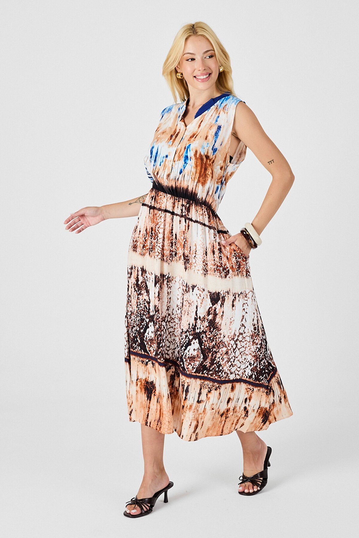 Bej Çentik Yaka Düğmeli Desenli Kolsuz Midi Elbise