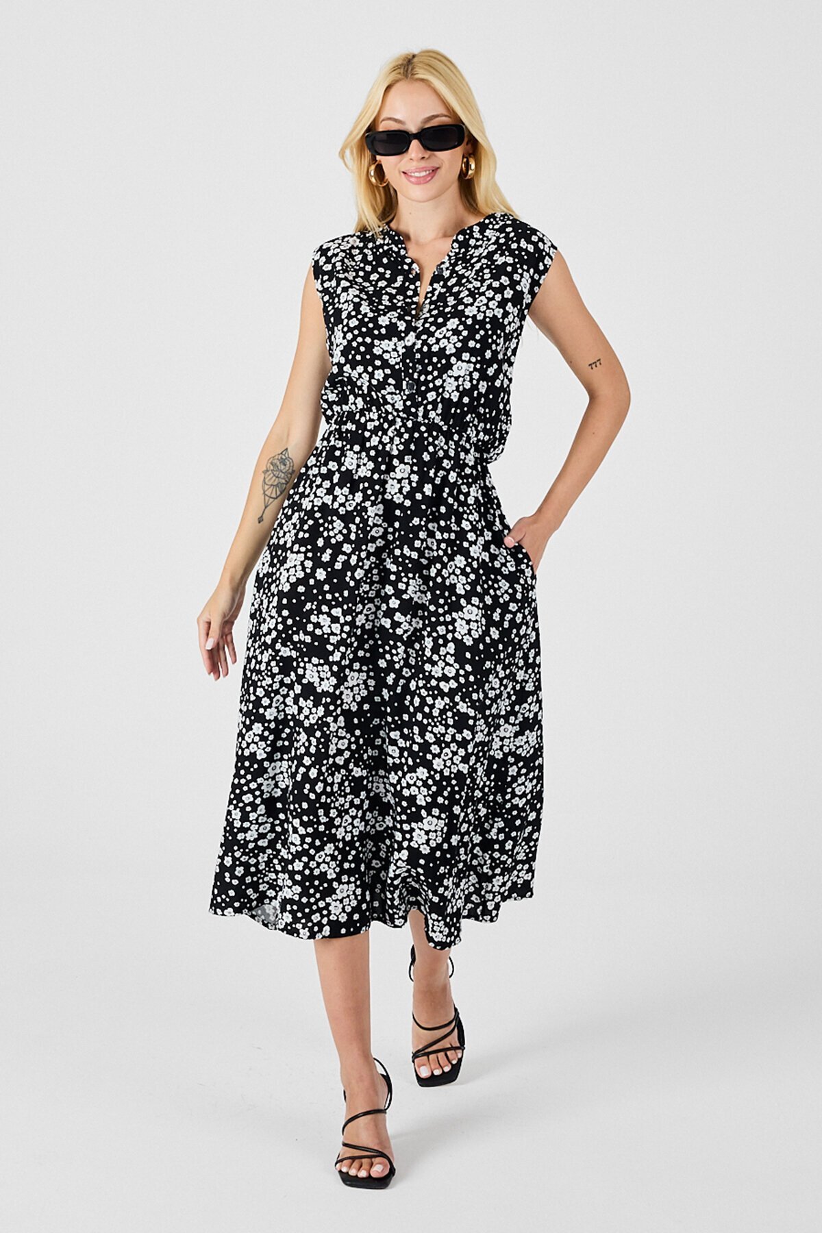 Siyah-Beyaz Çentik Yaka Düğmeli Desenli Kolsuz Midi Elbise