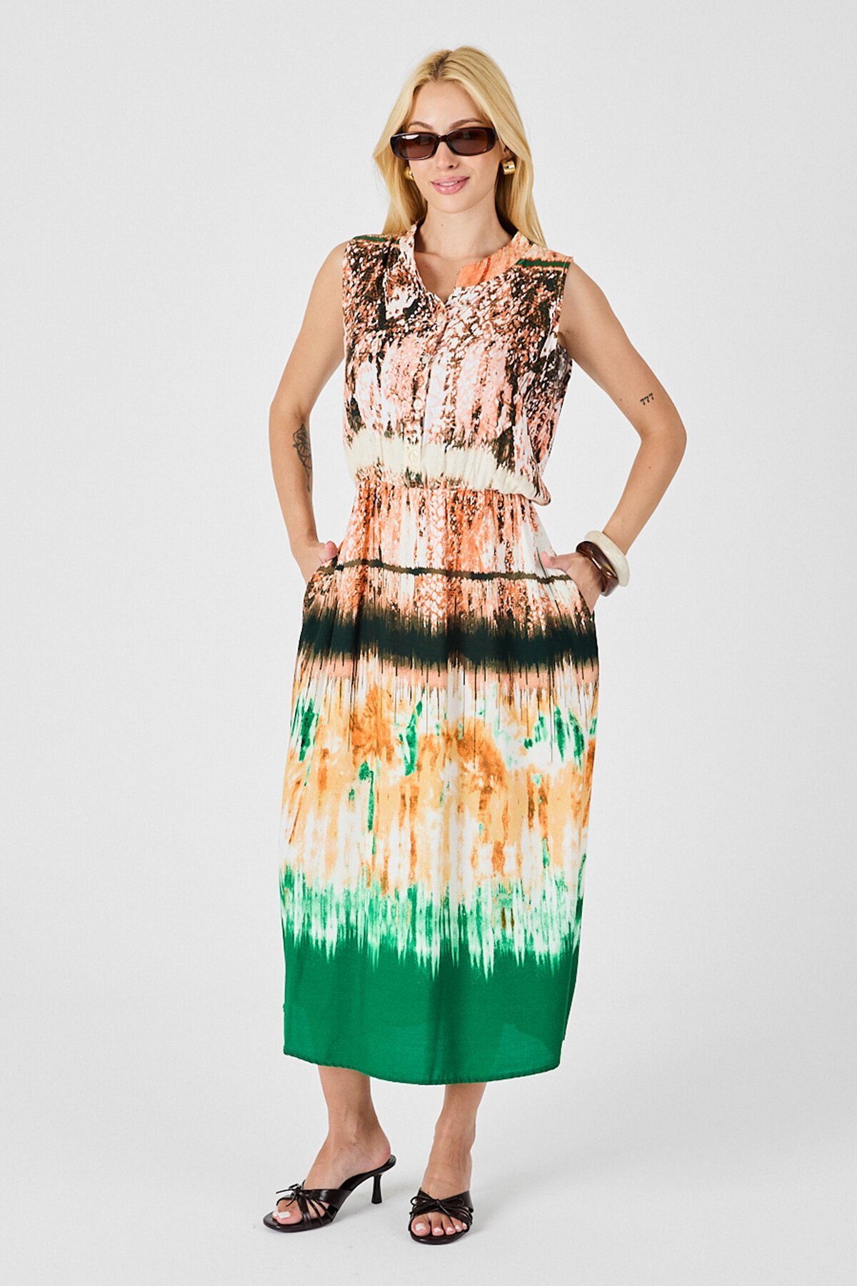 Yeşil-Krem Çentik Yaka Düğmeli Desenli Kolsuz Midi Elbise