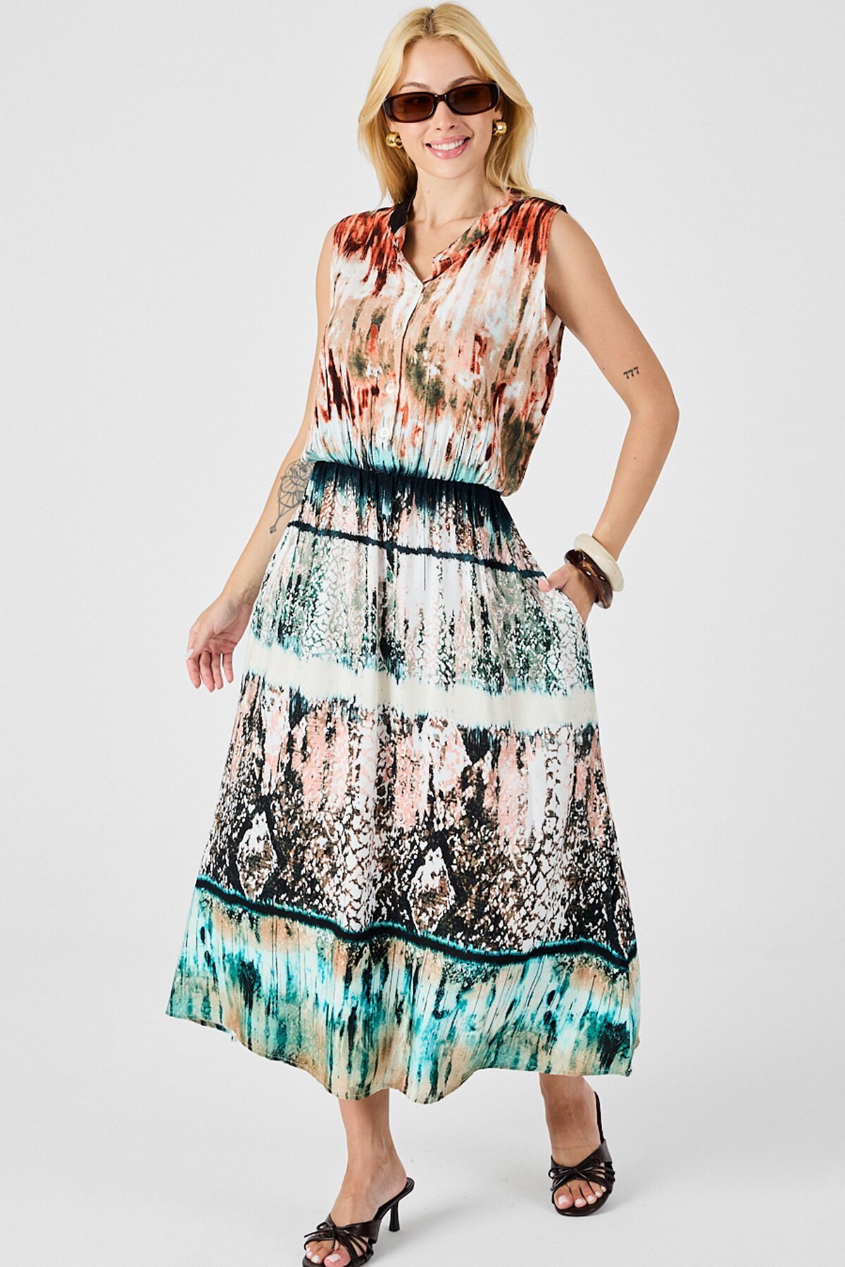 Turuncu-Ekru Çentik Yaka Düğmeli Desenli Kolsuz Midi Elbise