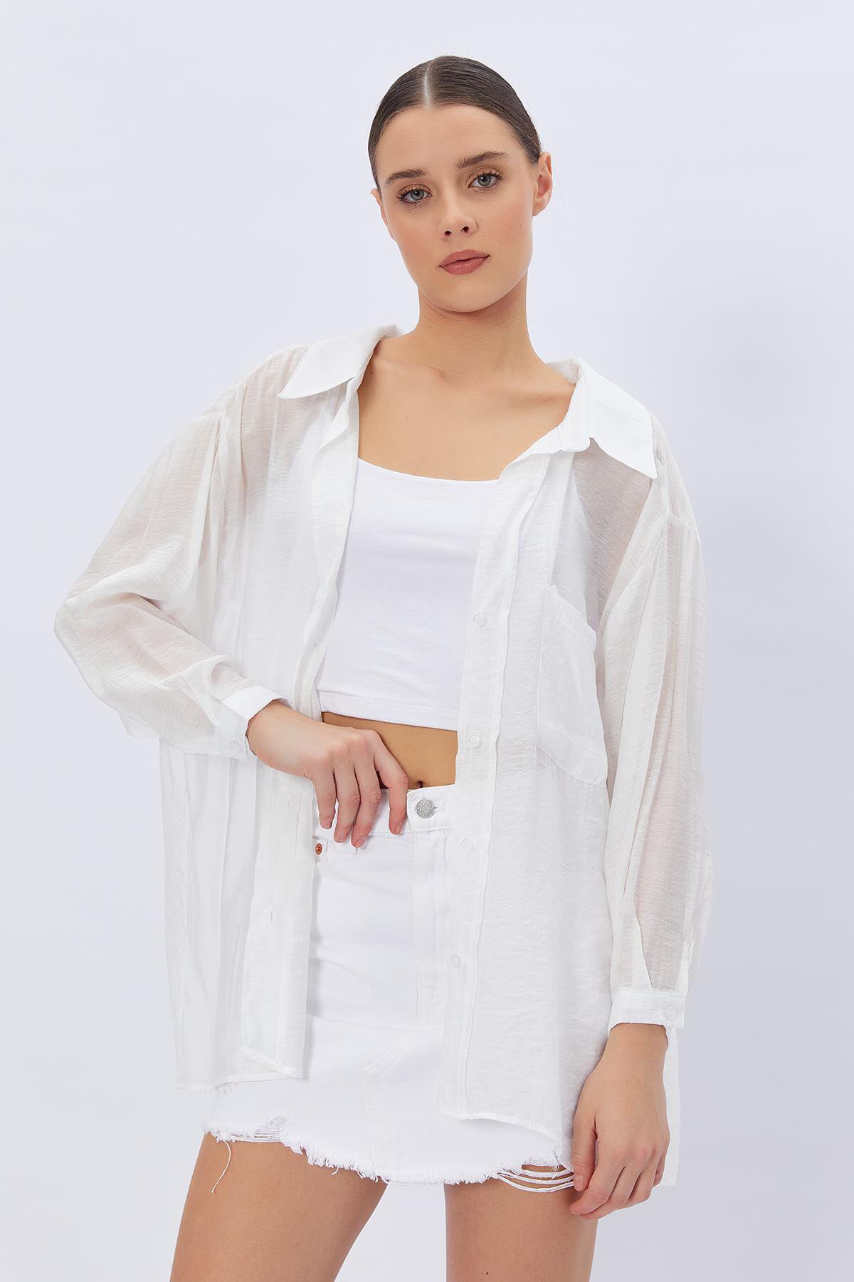 Beyaz Cepleri İşlemeli Kısa Kollu Oversizegömlek