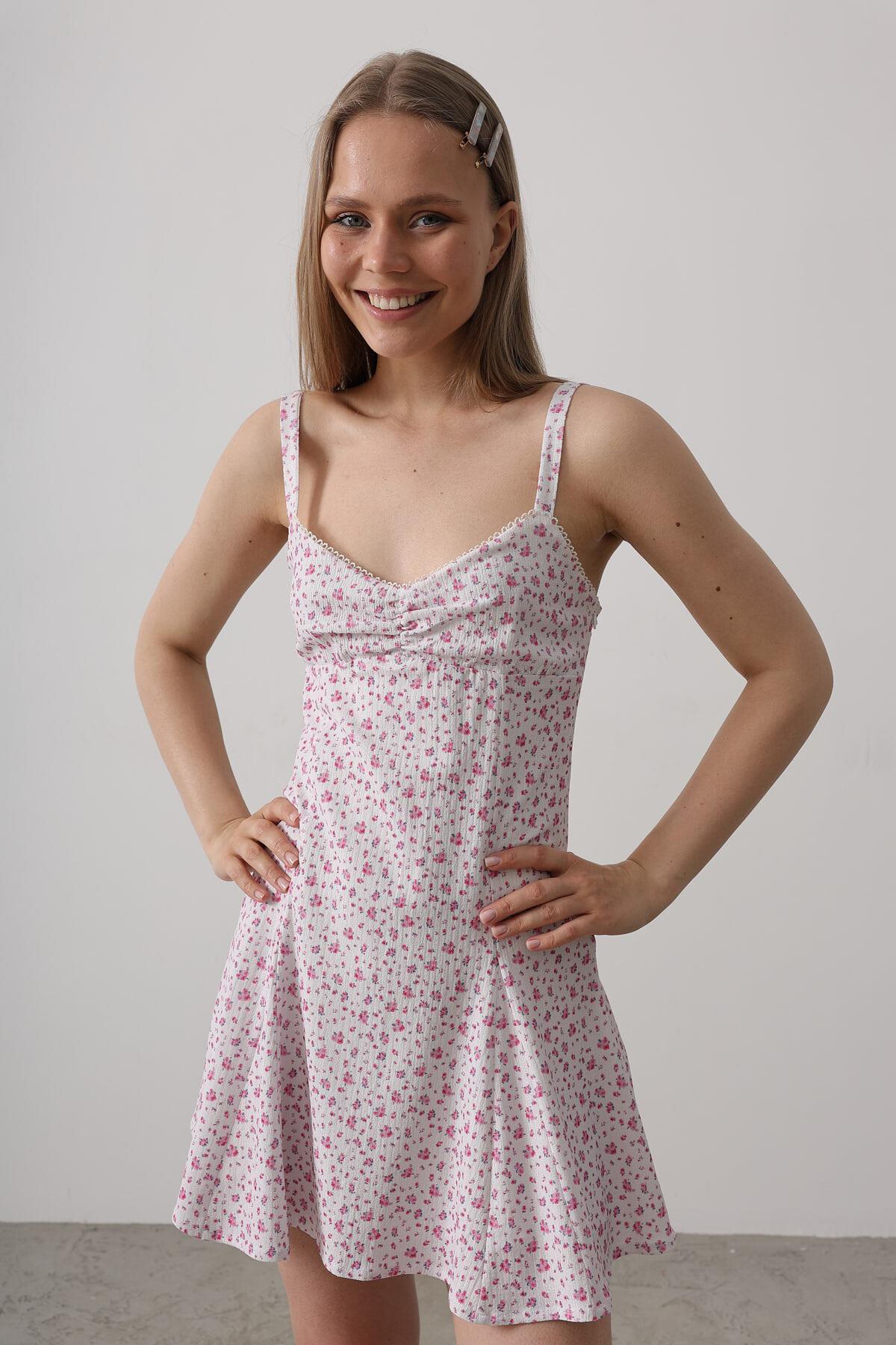 Pembe Çiçek Desenli Askılı Elbise