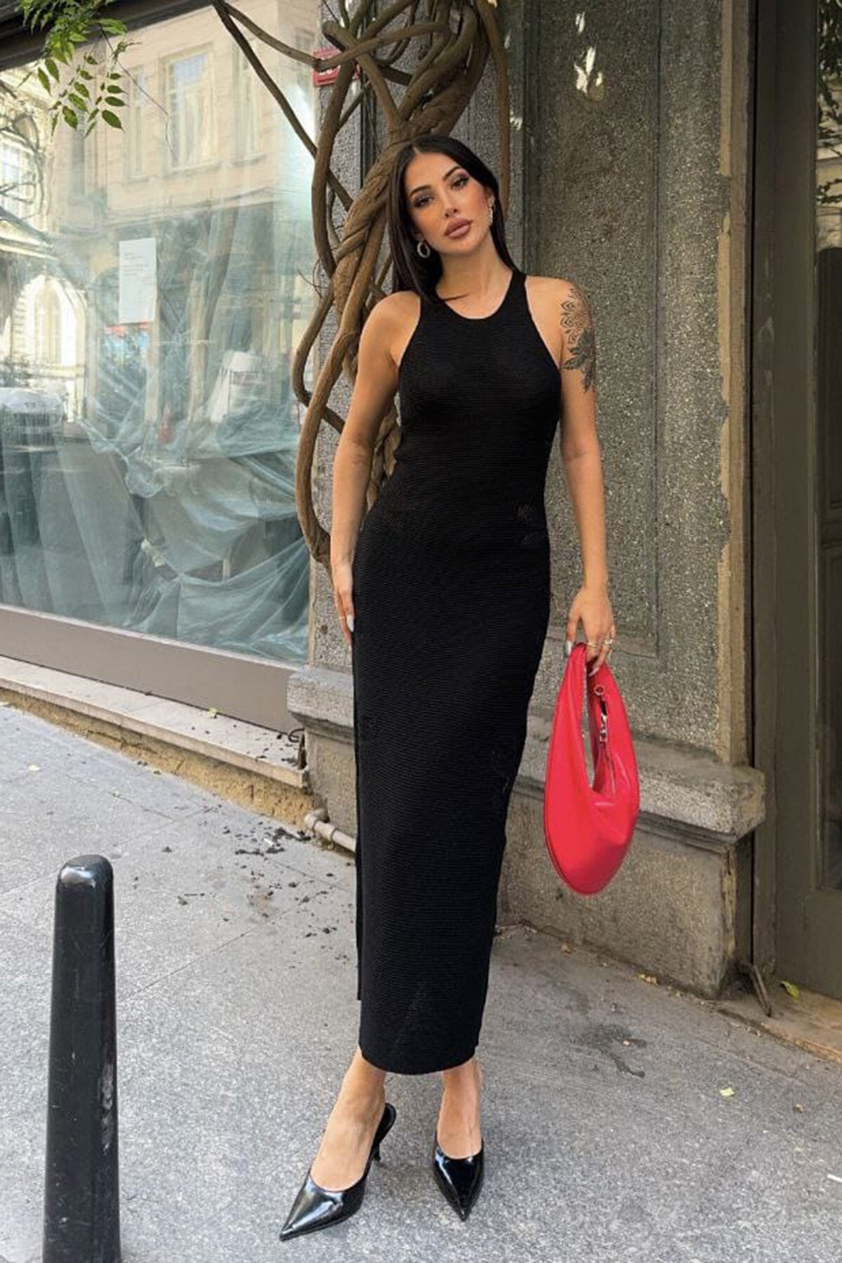 Siyah Çiçek Detaylı Askılı Maxi Boy Triko Elbise