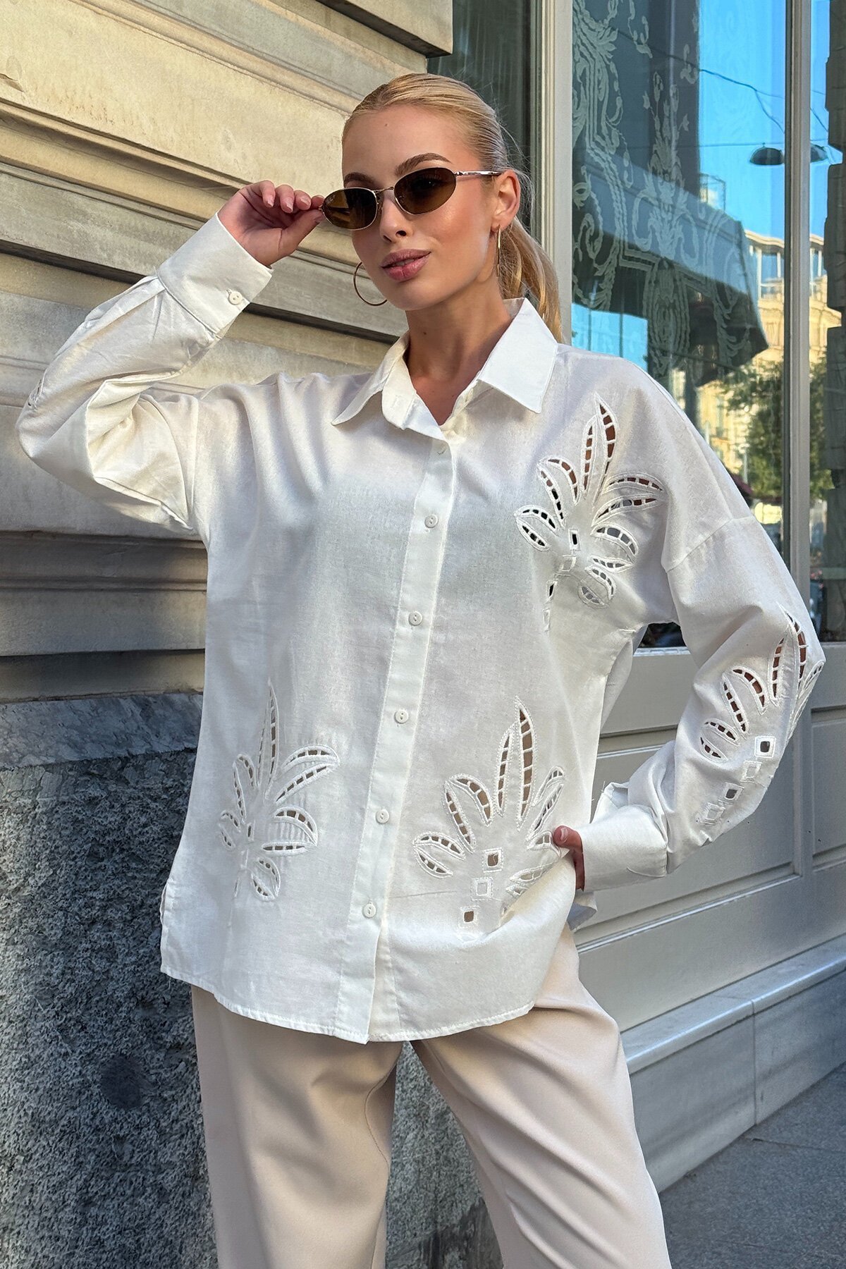 Beyaz Çiçek Motifli Premium Gömlek