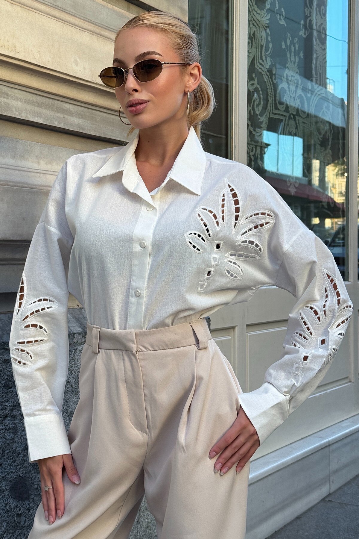 Beyaz Çiçek Motifli Premium Gömlek