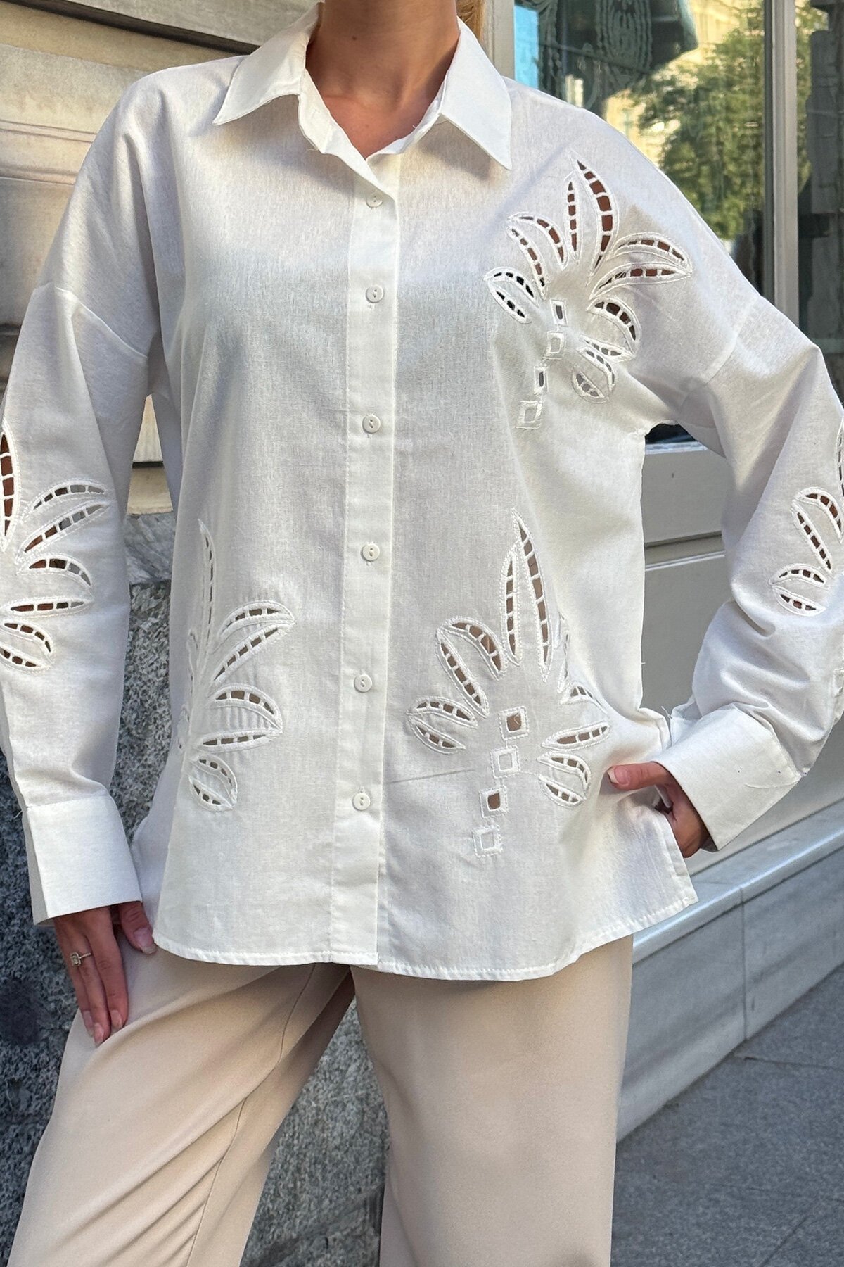 Beyaz Çiçek Motifli Premium Gömlek