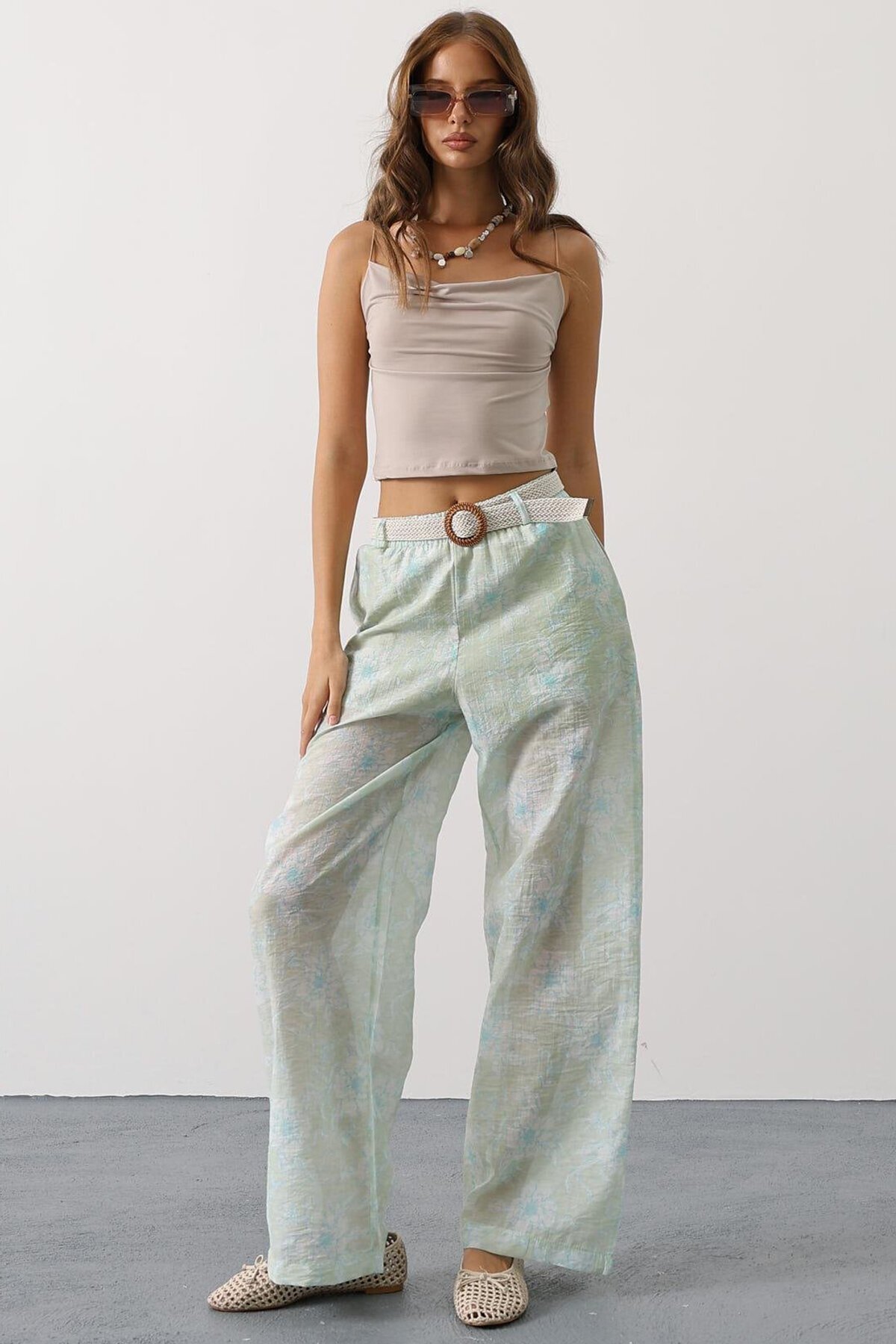 Yeşil Çiçekli Kemer Detaylı Pantolon