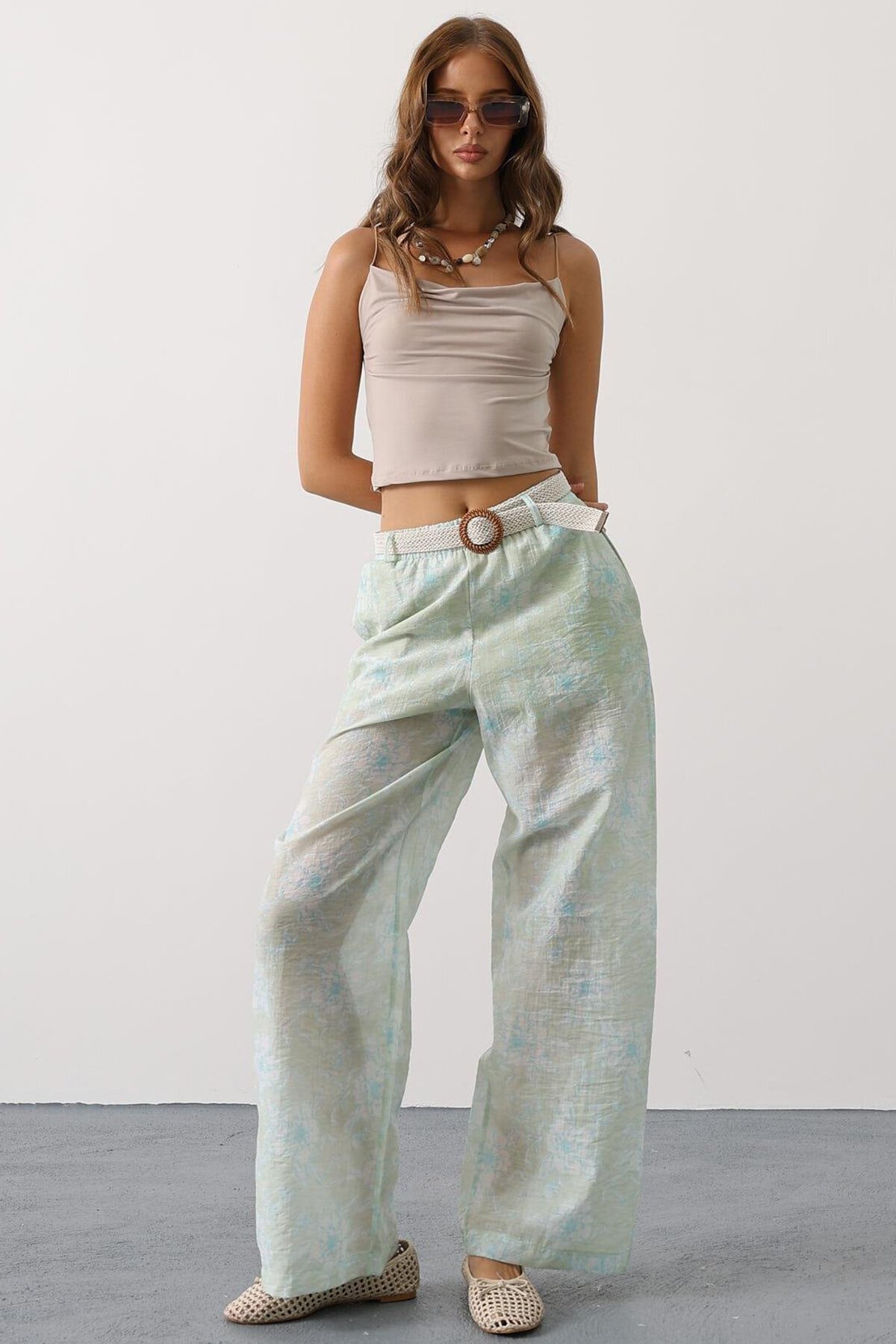 Yeşil Çiçekli Kemer Detaylı Pantolon