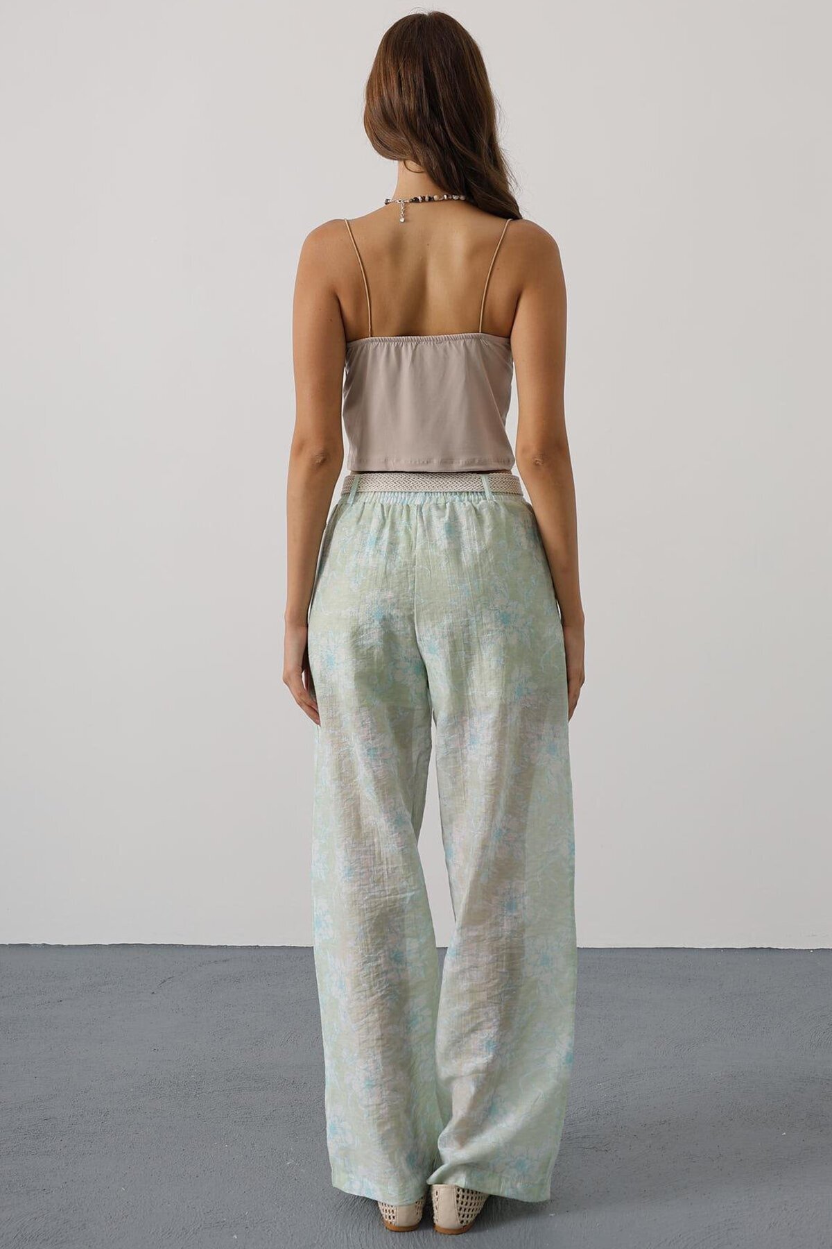 Yeşil Çiçekli Kemer Detaylı Pantolon