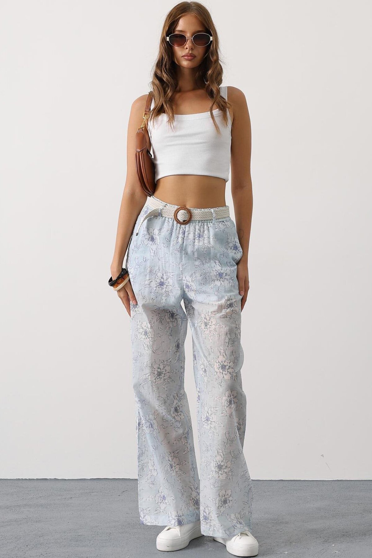 Mavi Çiçekli Kemer Detaylı Pantolon