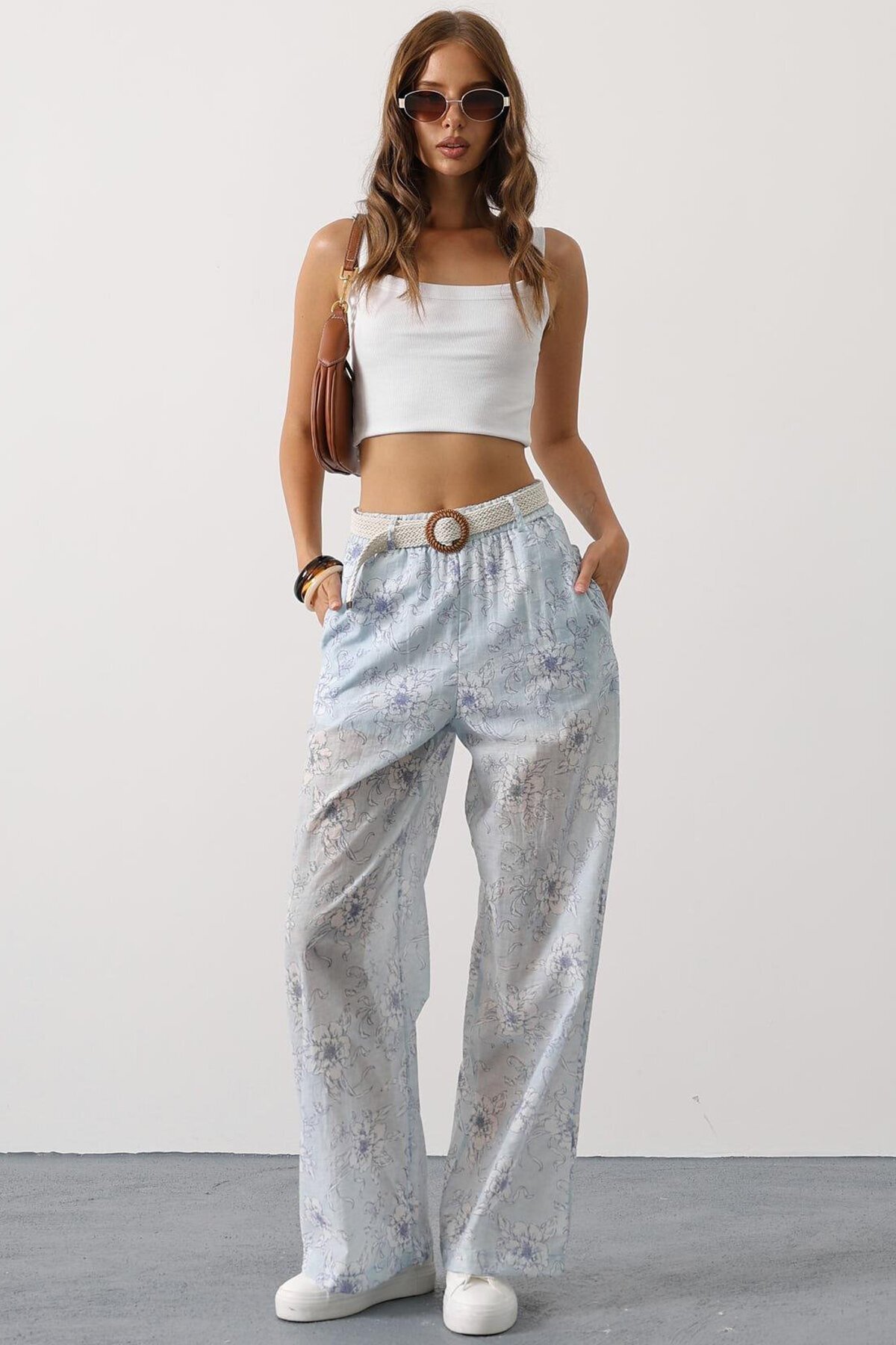 Mavi Çiçekli Kemer Detaylı Pantolon