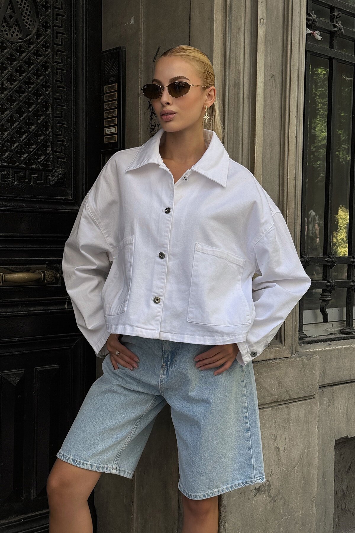 Beyaz Çift Cepli Düğme Kapamalı Oversize Jean Ceket