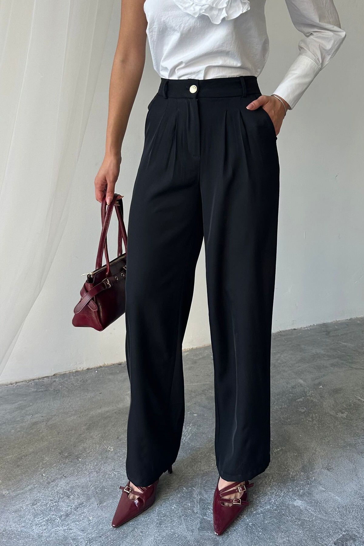 Siyah Çift Cepli Pileli Yüksek Bel Pantolon