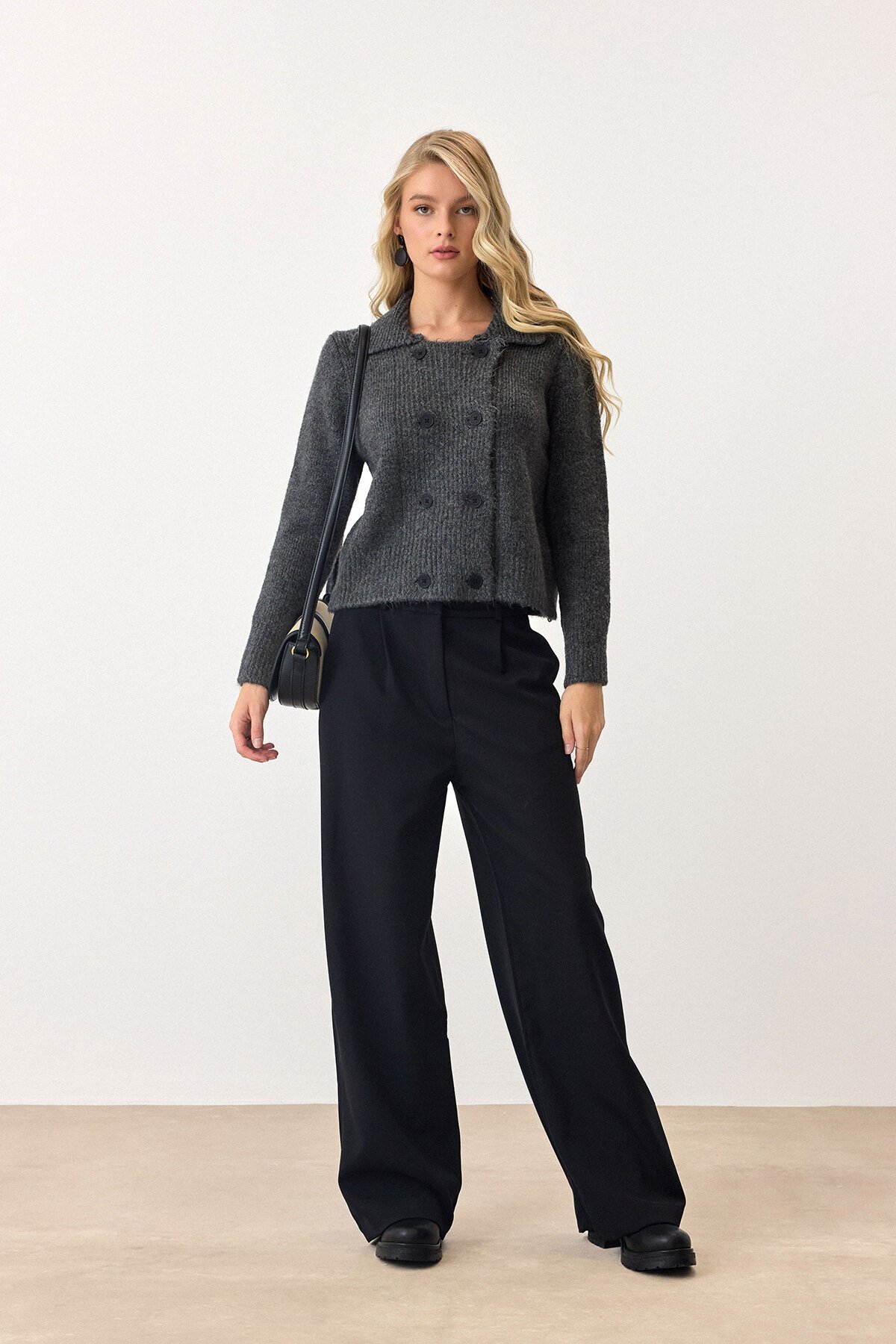 Antrasit Çift Düğme Detaylı Düz Kesim Triko Hırka