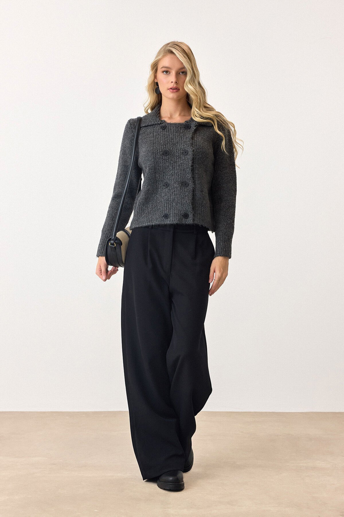 Antrasit Çift Düğme Detaylı Düz Kesim Triko Hırka