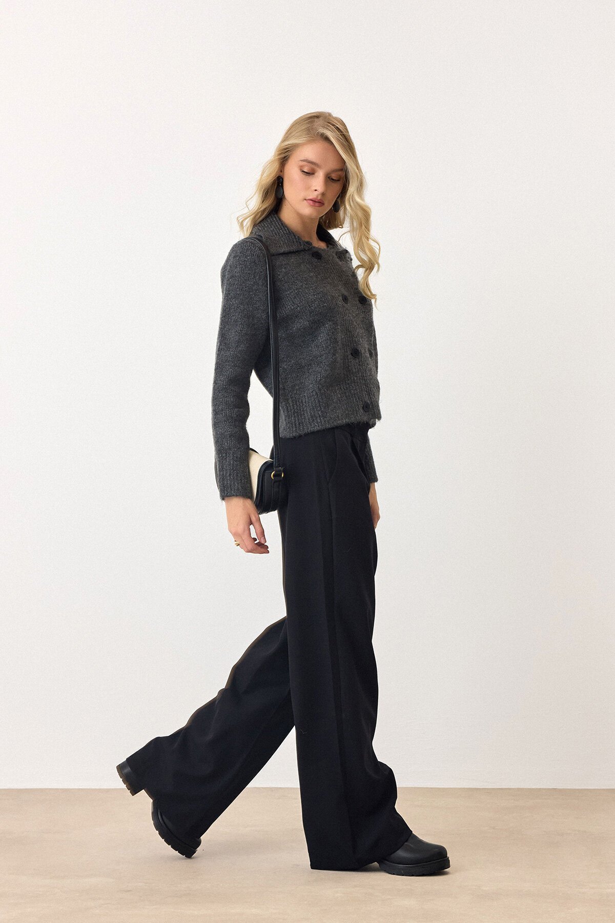 Antrasit Çift Düğme Detaylı Düz Kesim Triko Hırka