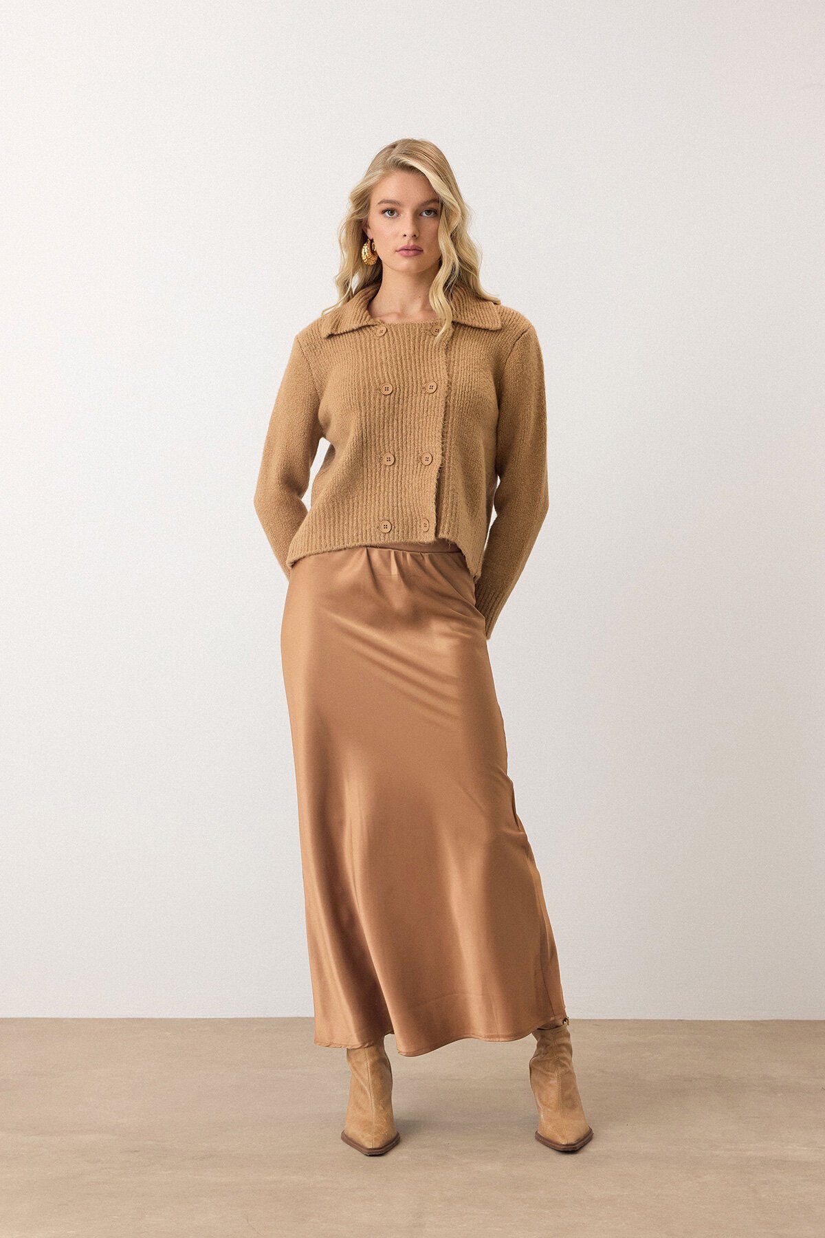 Camel Çift Düğme Detaylı Düz Kesim Triko Hırka