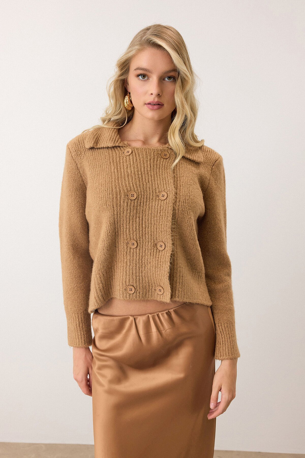 Camel Çift Düğme Detaylı Düz Kesim Triko Hırka