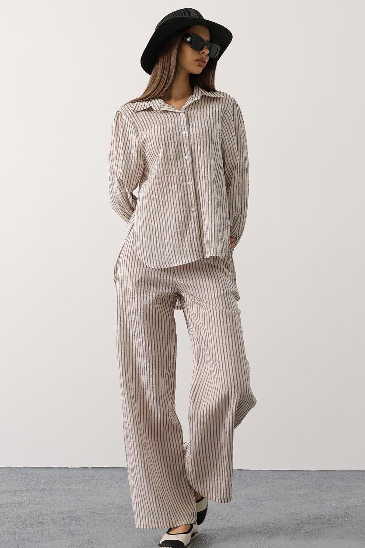 Beyaz Çizgi Rahat Pantolon Takım