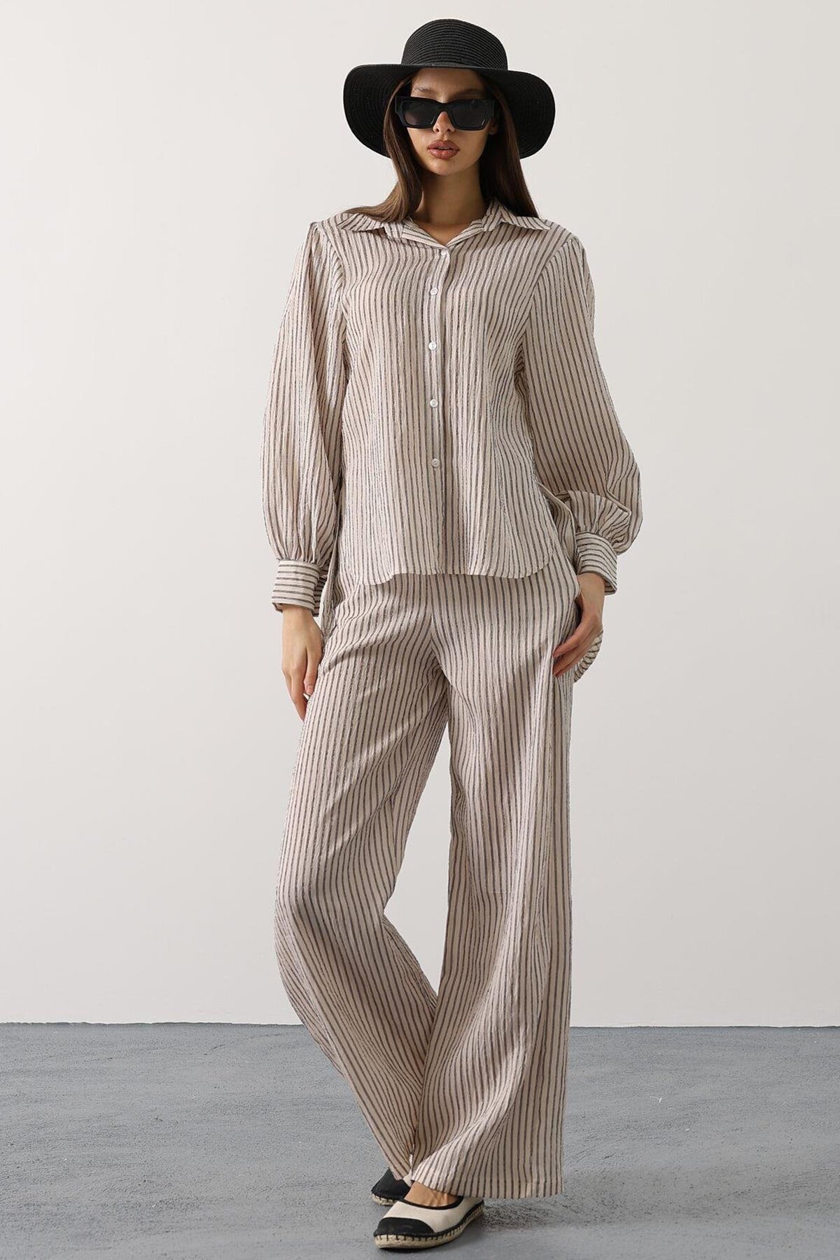 Beyaz Çizgi Rahat Pantolon Takım