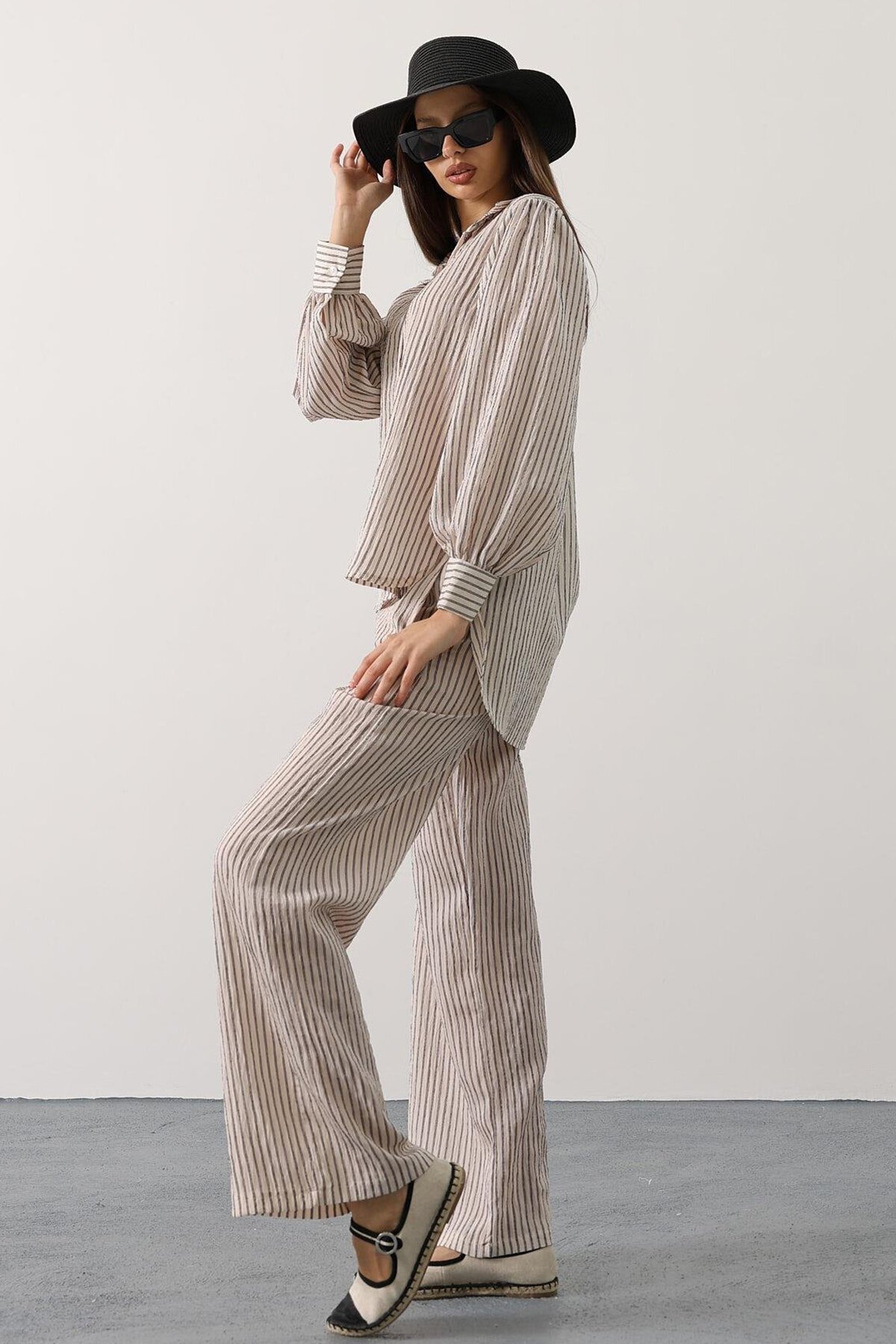 Beyaz Çizgi Rahat Pantolon Takım