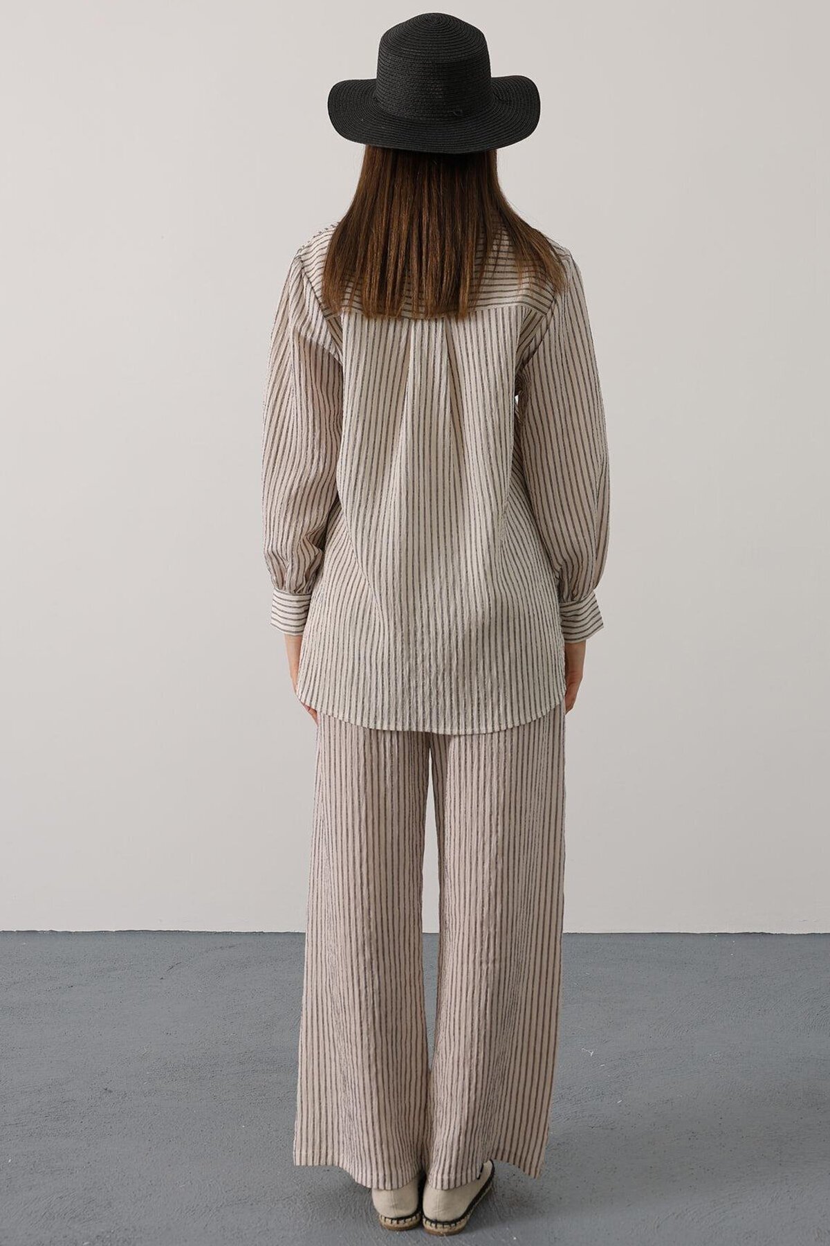 Beyaz Çizgi Rahat Pantolon Takım