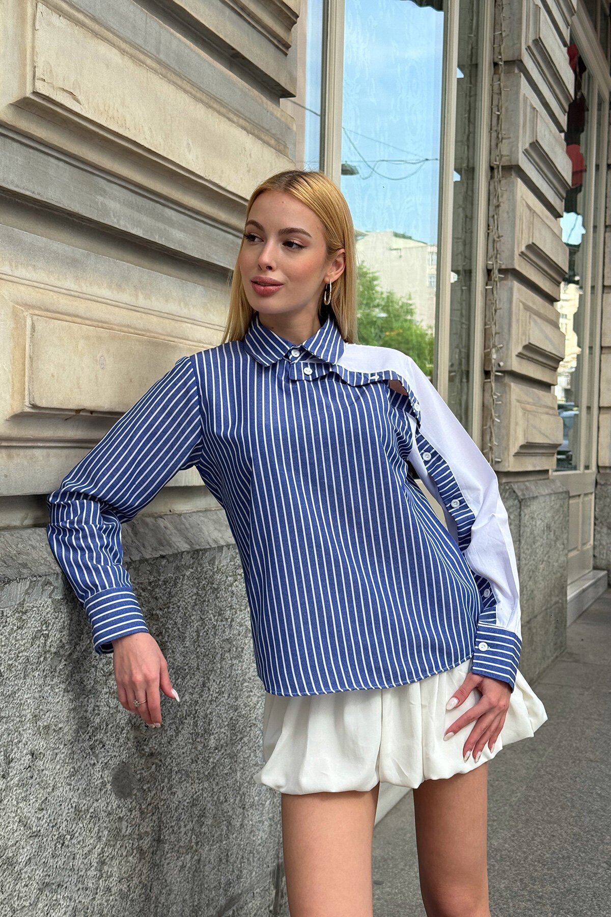 Lacivert Çizgili Kontrast Kol Asimetrik Düğme Detaylı Uzun Kollu Gömlek
