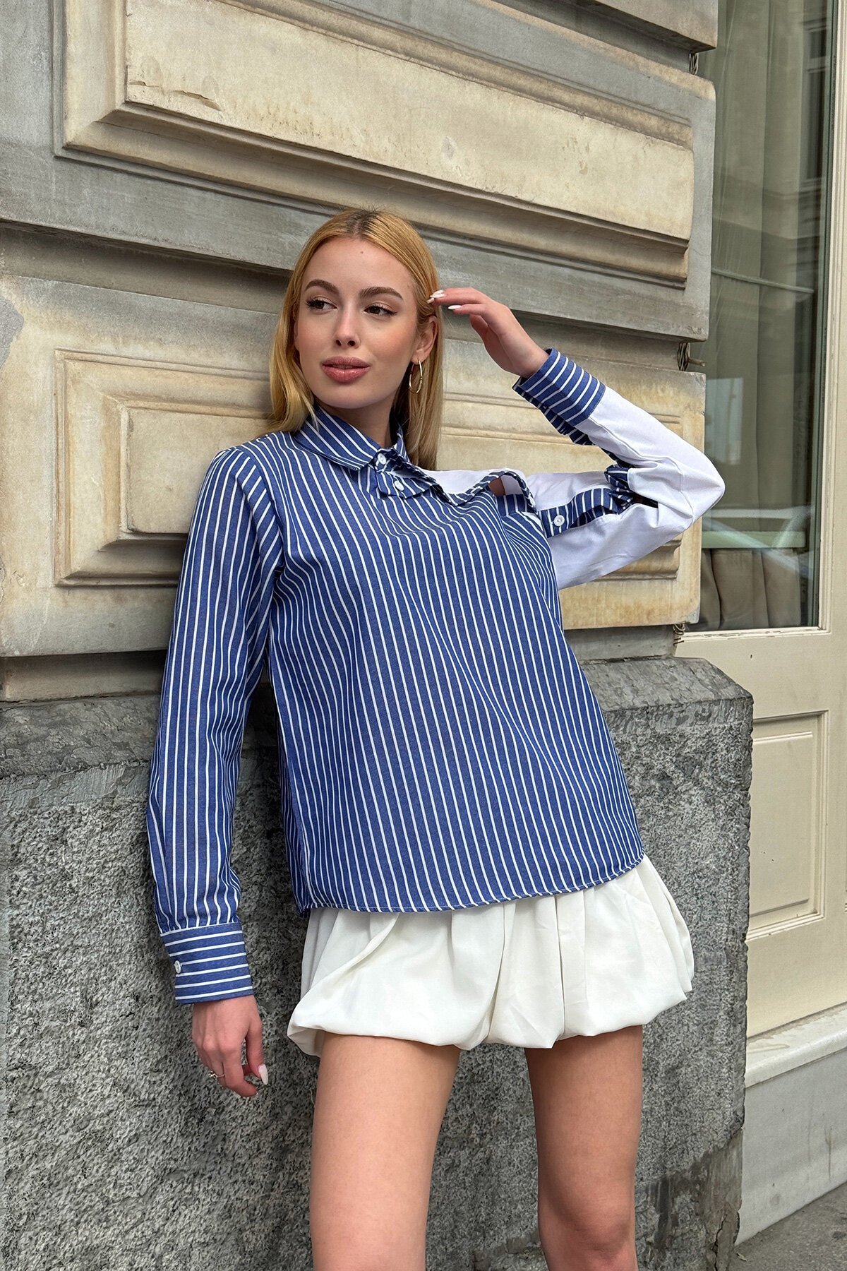 Lacivert Çizgili Kontrast Kol Asimetrik Düğme Detaylı Uzun Kollu Gömlek