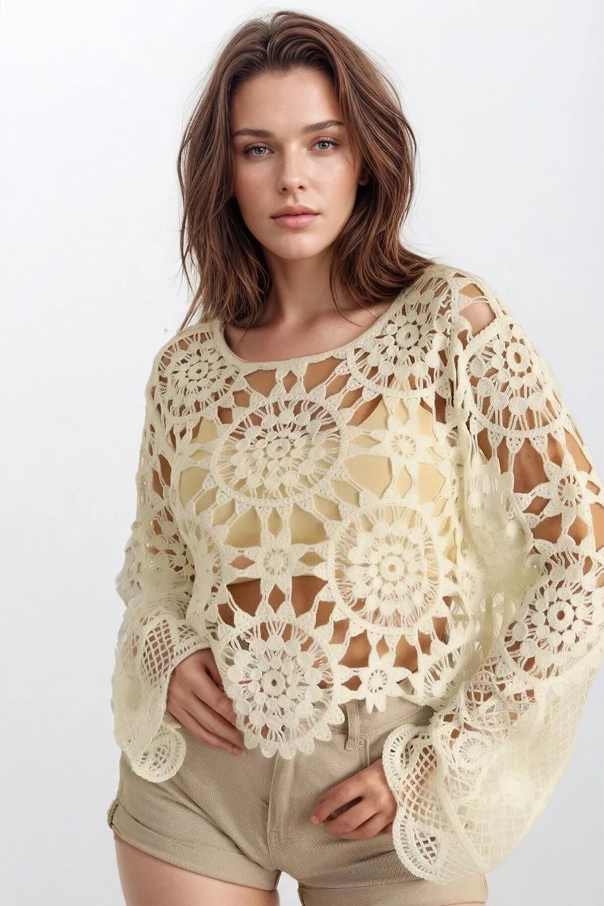 Ekru Dantel İşlemeli Bluz