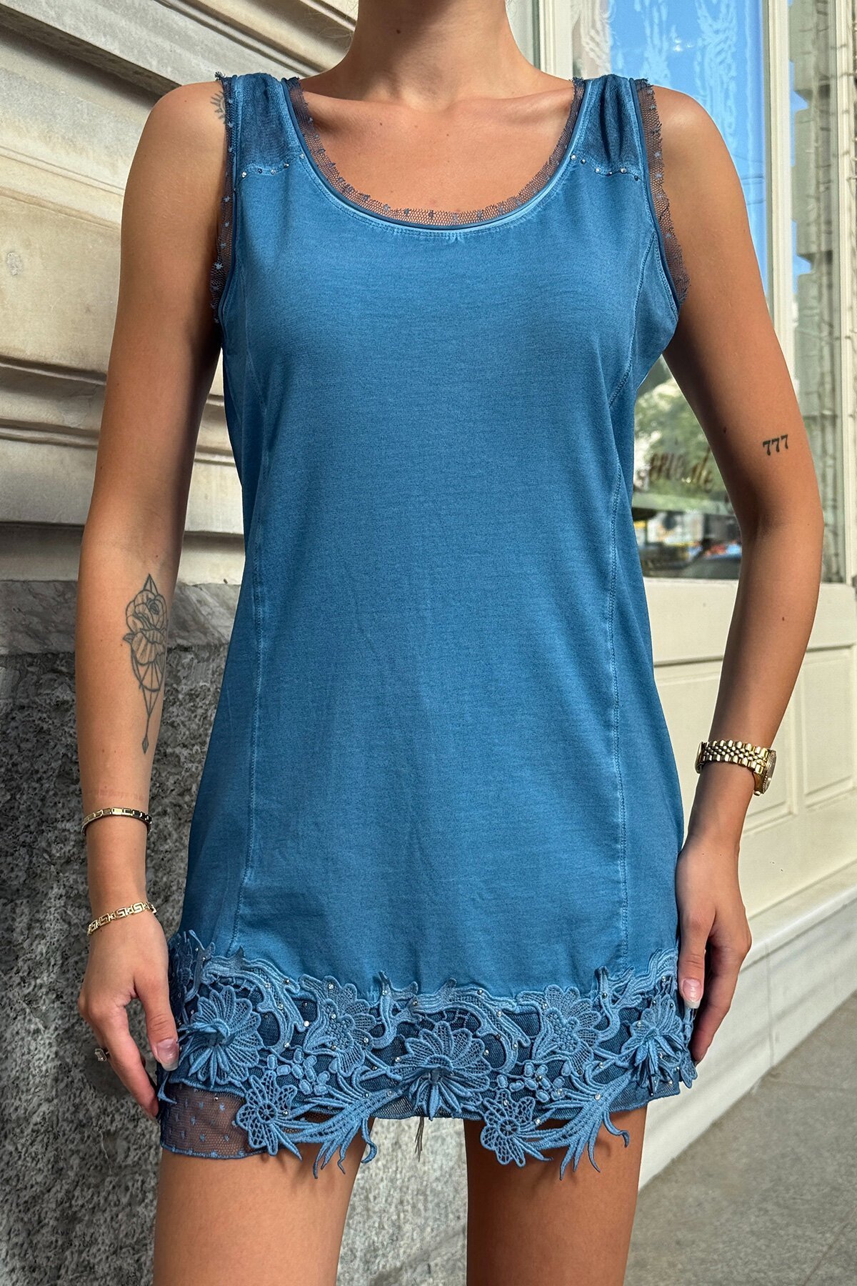 Mavi Dantel Tül İşlemeli U Yaka Kolsuz Mini Elbise