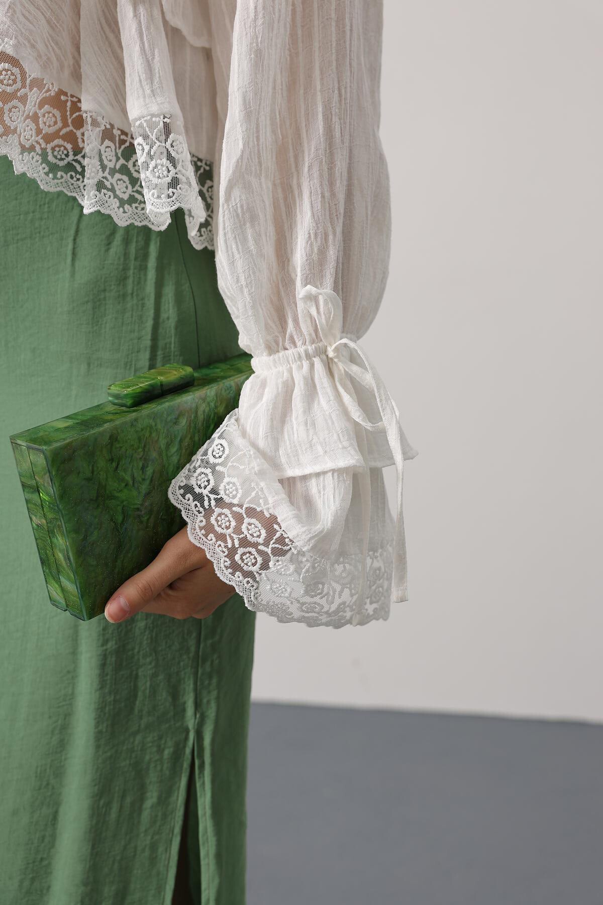 Beyaz Dantelli Fırfırlı Bohem Bluz